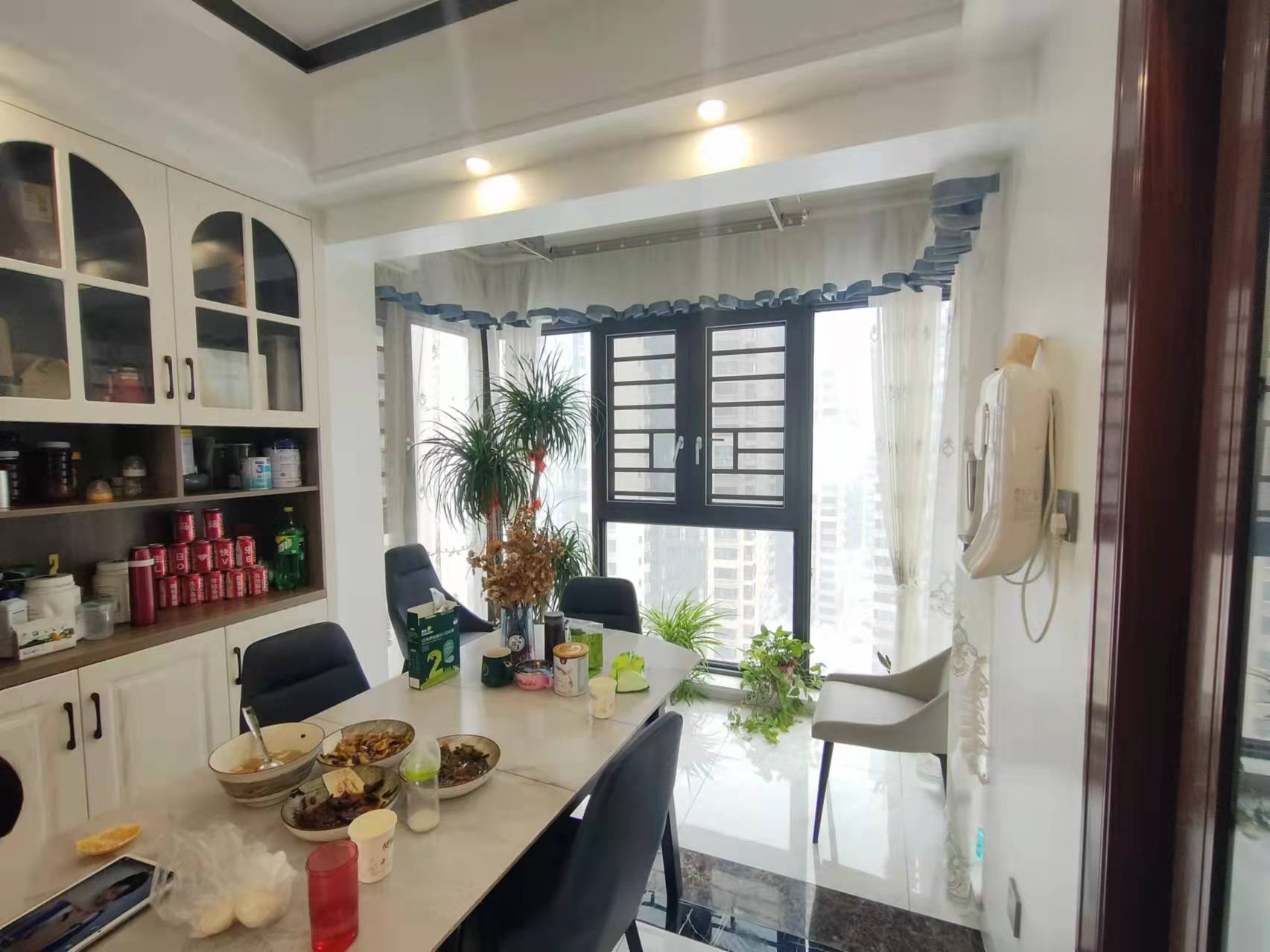 蓝溪谷  4室2厅2卫    160.0万 蓝溪谷  4室2厅2卫    160.0万客厅