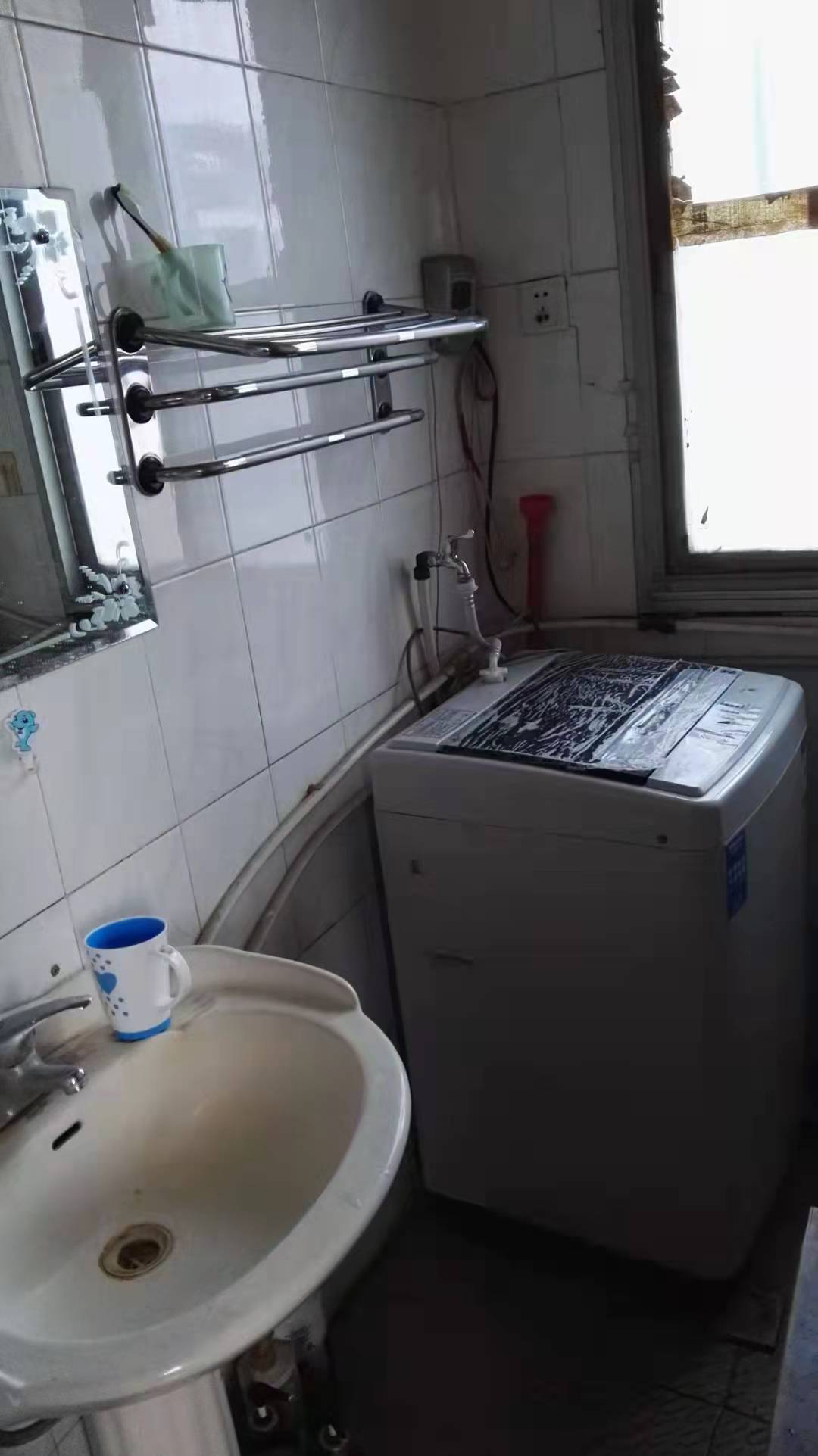 芙蓉农贸教师公寓 2室2厅1卫 1000.0元/月 芙蓉农贸教师公寓 2室2厅1卫 1000.0元/月室内图