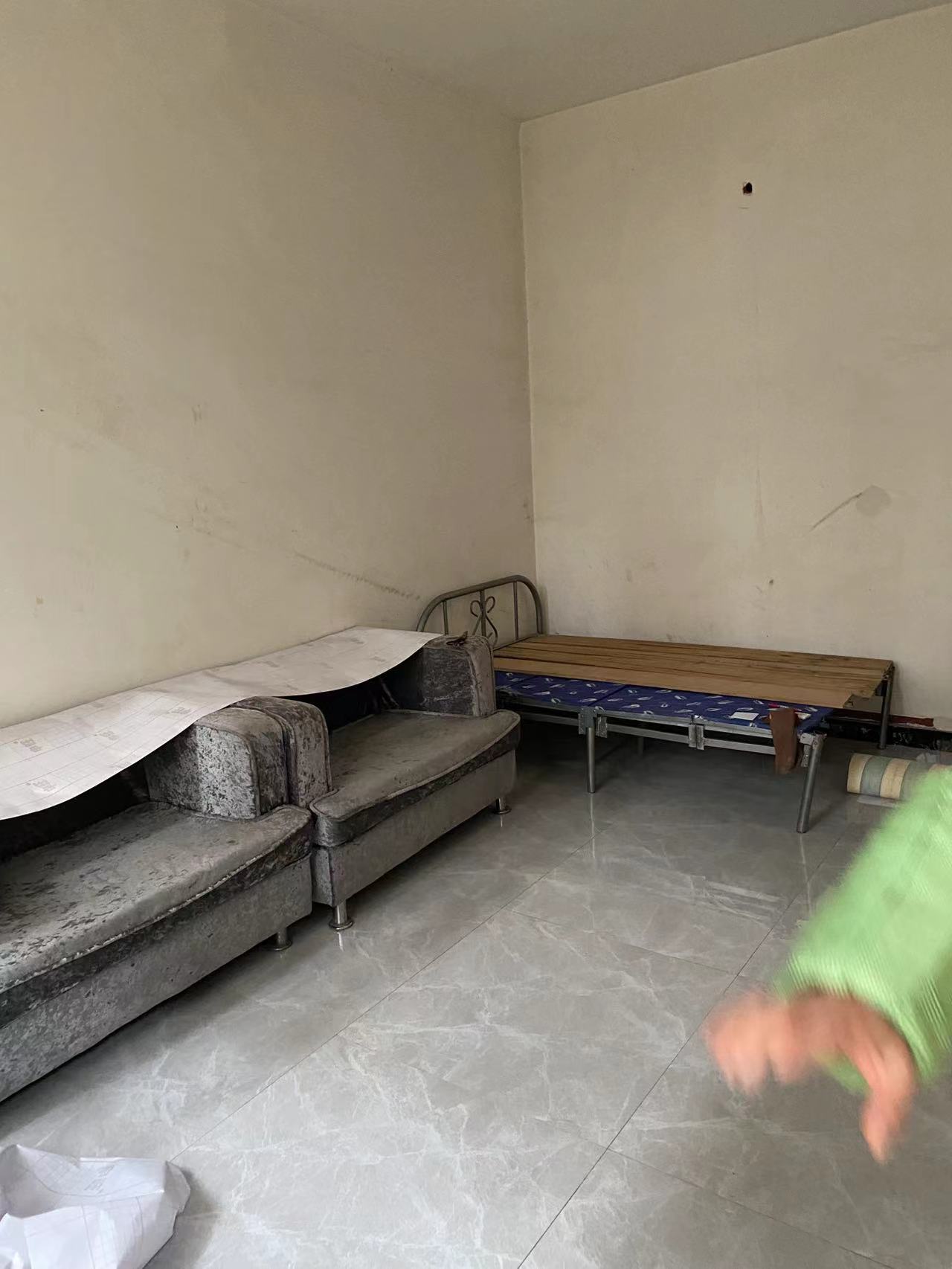 云盘社区 1室1厅1卫 1000.0元/月 云盘社区 1室1厅1卫 1000.0元/月室内图