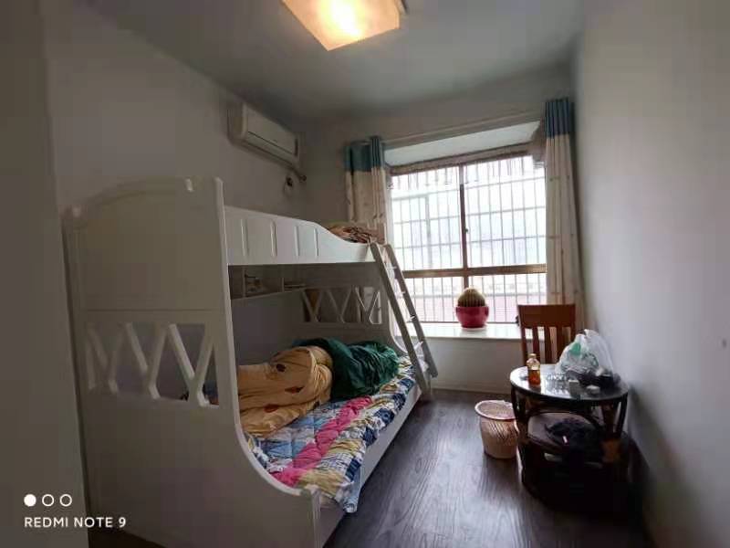 凯泉湾  3室2厅2卫   82.80万卧室