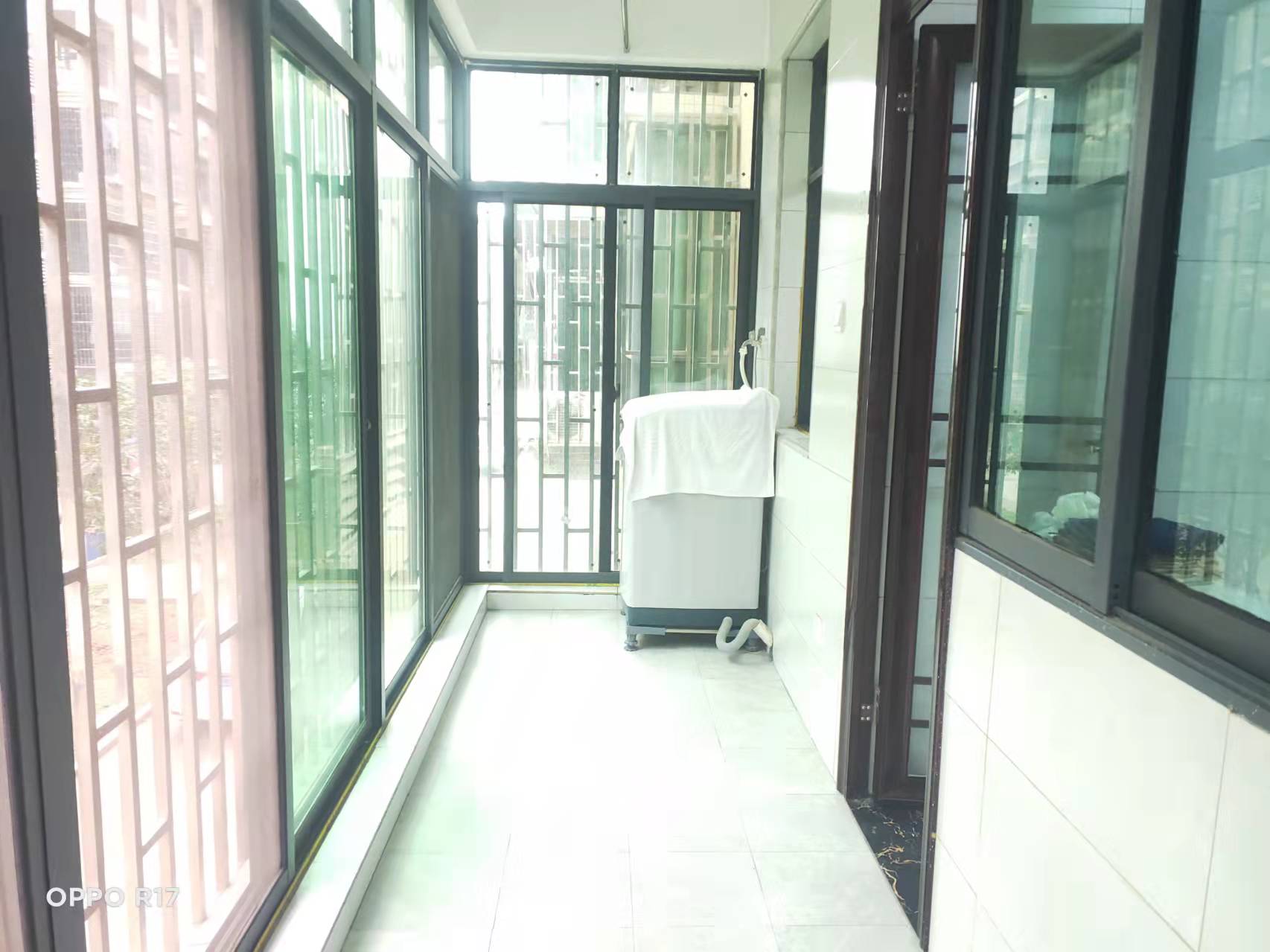 杨岭安置小区  3室2厅1卫    1300.0元/月 杨岭安置小区  3室2厅1卫    1300.0元/月户型图