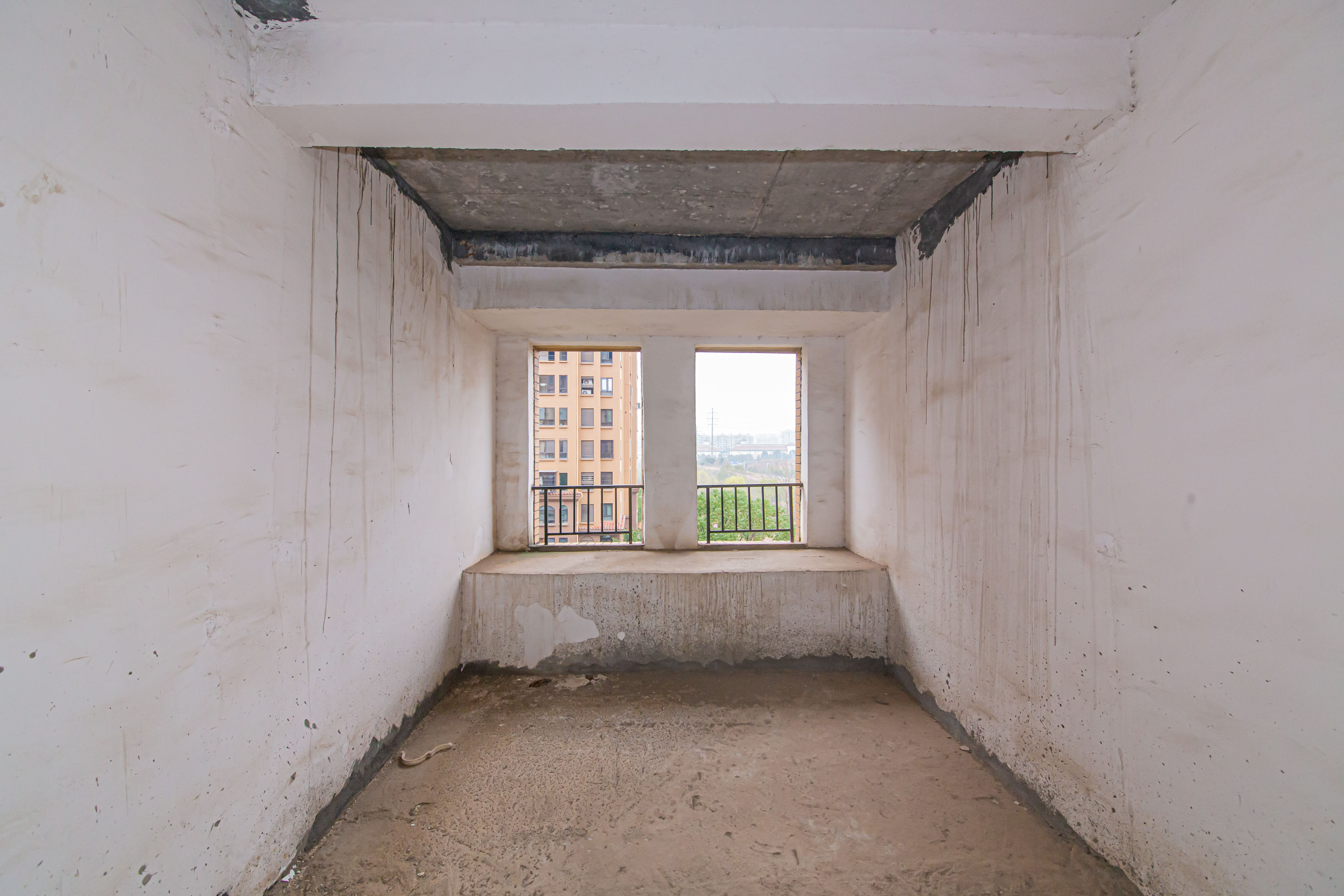 中信凯旋蓝岸（中信新城三期）  4室2厅1卫    129.8万卧室