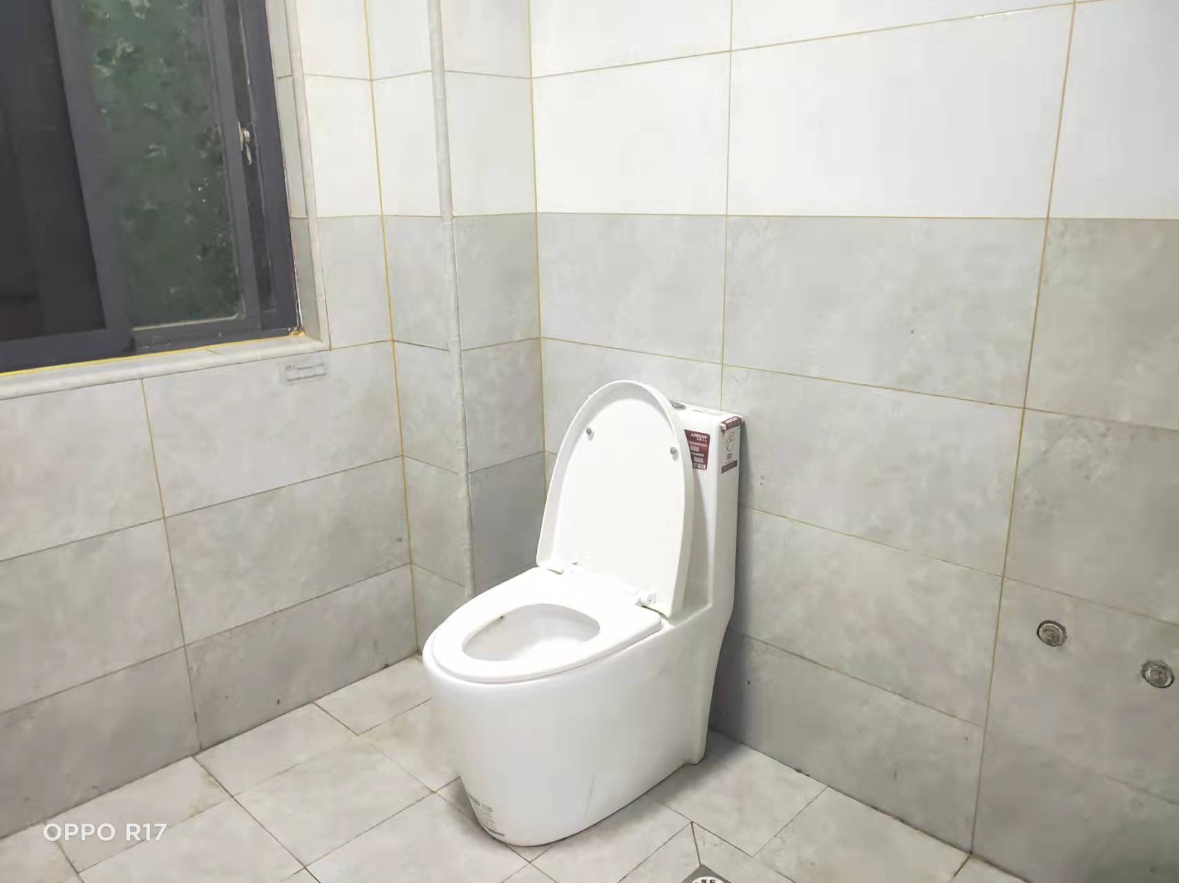 杨岭安置小区  3室2厅1卫    1300.0元/月 杨岭安置小区  3室2厅1卫    1300.0元/月室内图