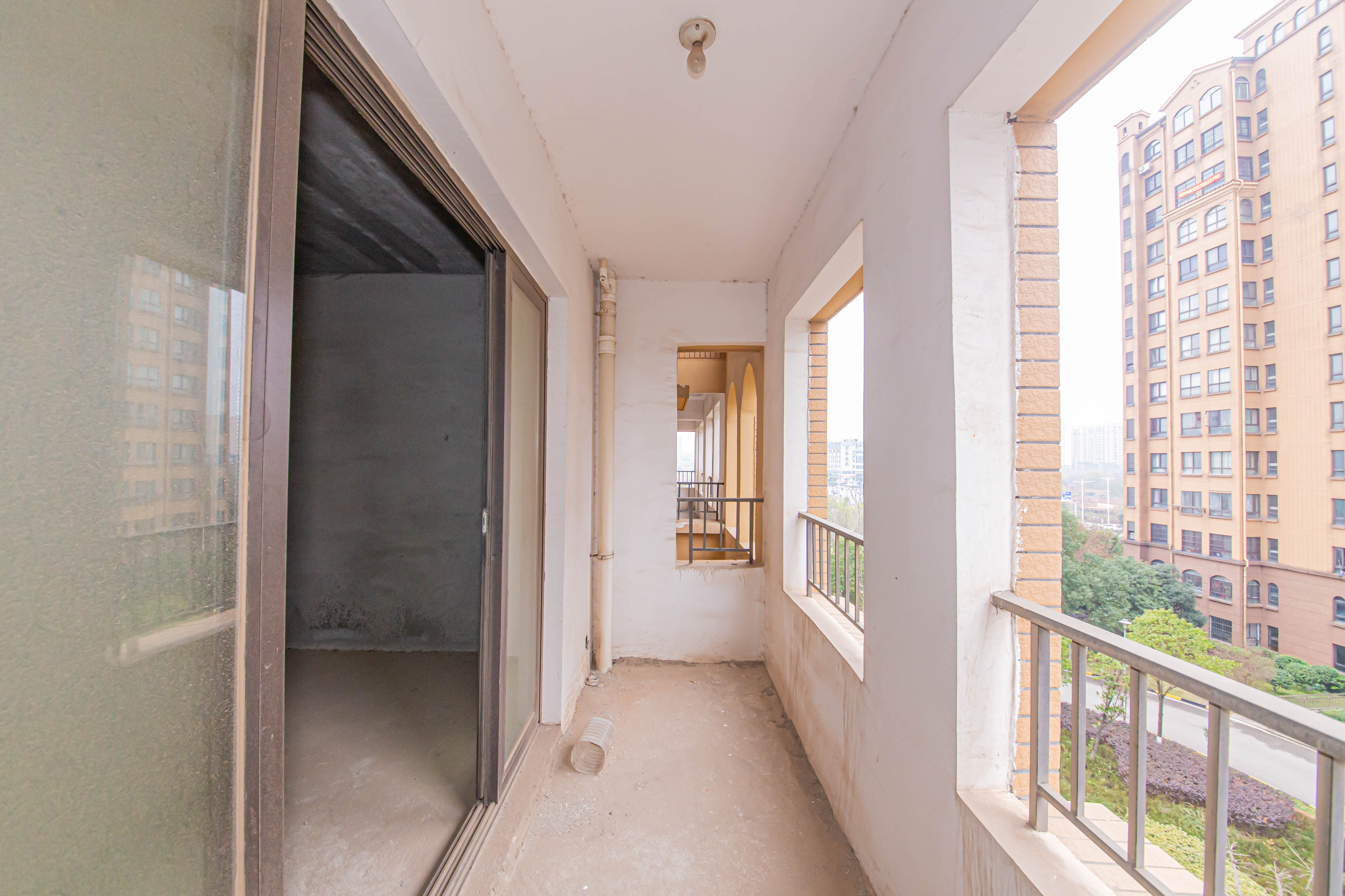 中信凯旋蓝岸（中信新城三期）  4室2厅1卫    129.8万阳台