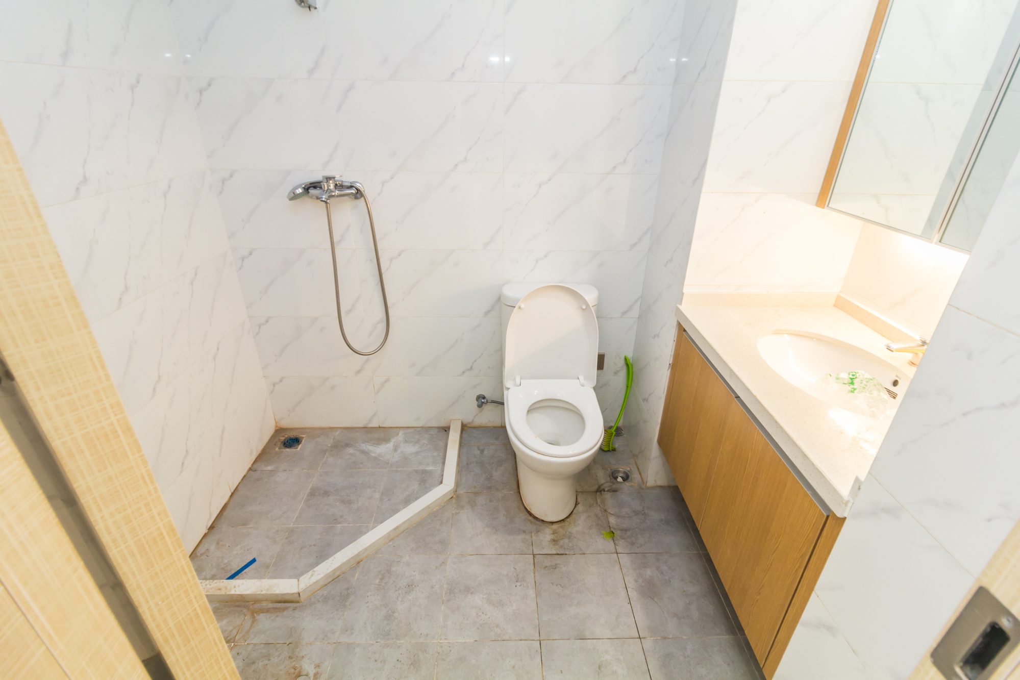 中交广场公寓 1室1厅1卫 35.0万 中交广场公寓 1室1厅1卫 35.0万卫生间