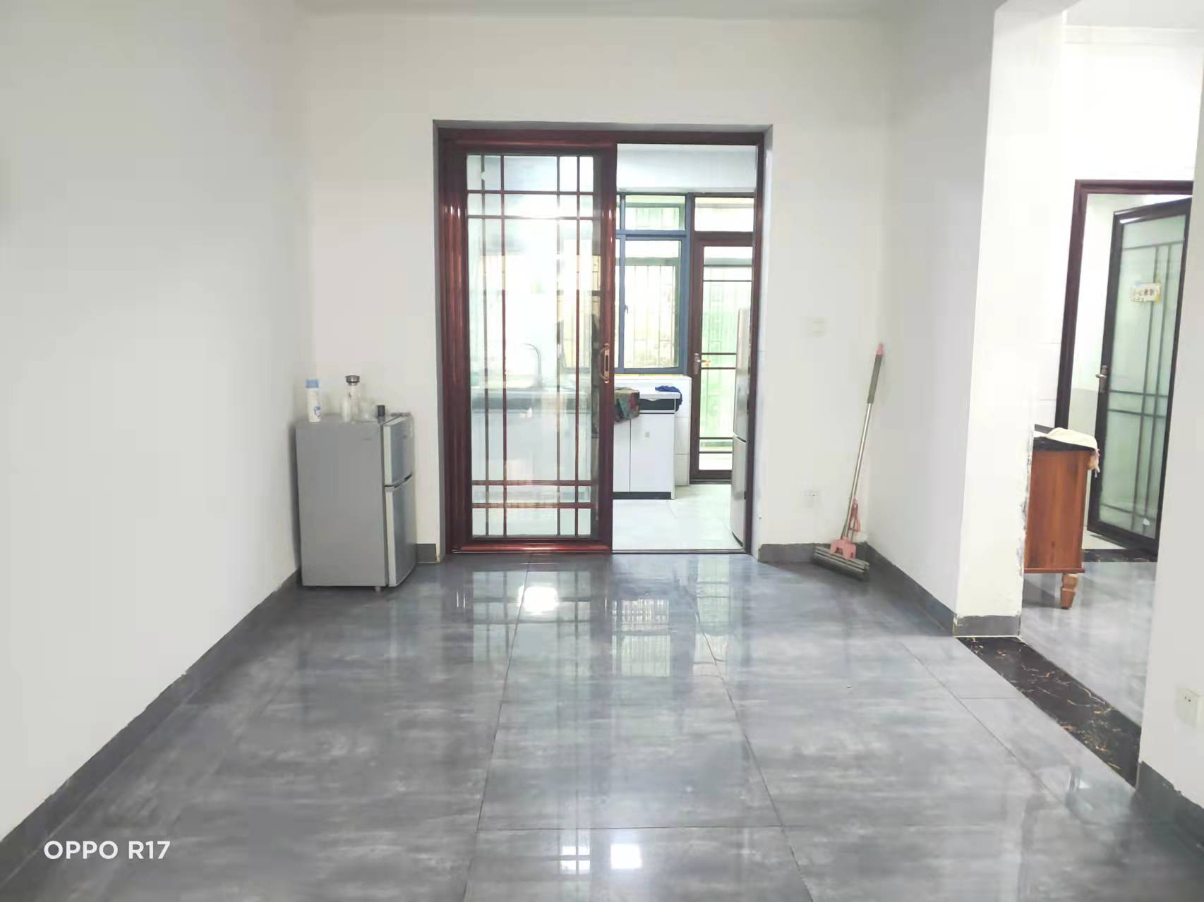 杨岭安置小区  3室2厅1卫    1300.0元/月 杨岭安置小区  3室2厅1卫    1300.0元/月室内图