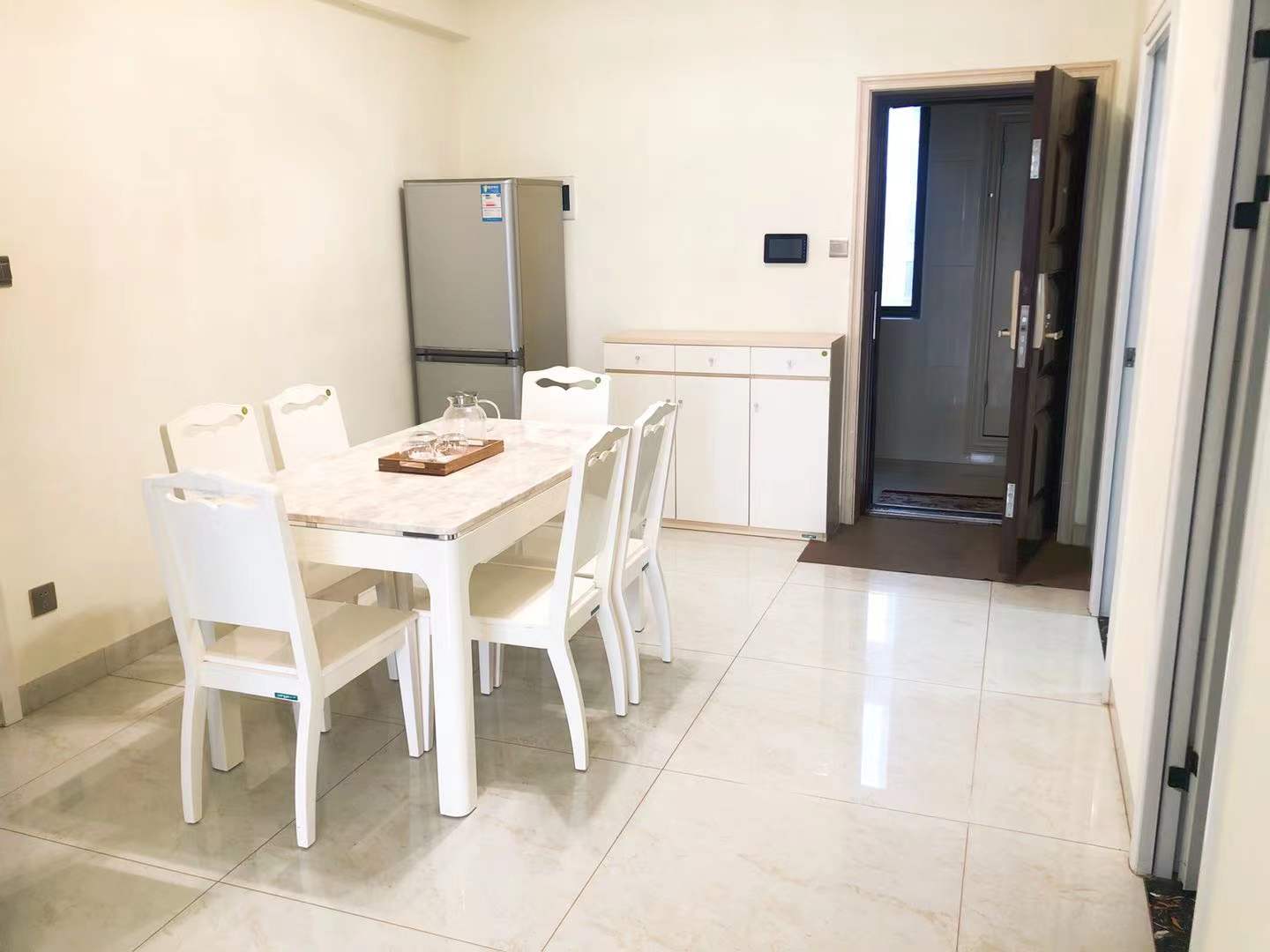 天伦国际 2室2厅1卫 2700.00元/月 天伦国际 2室2厅1卫 2700.00元/月室内图