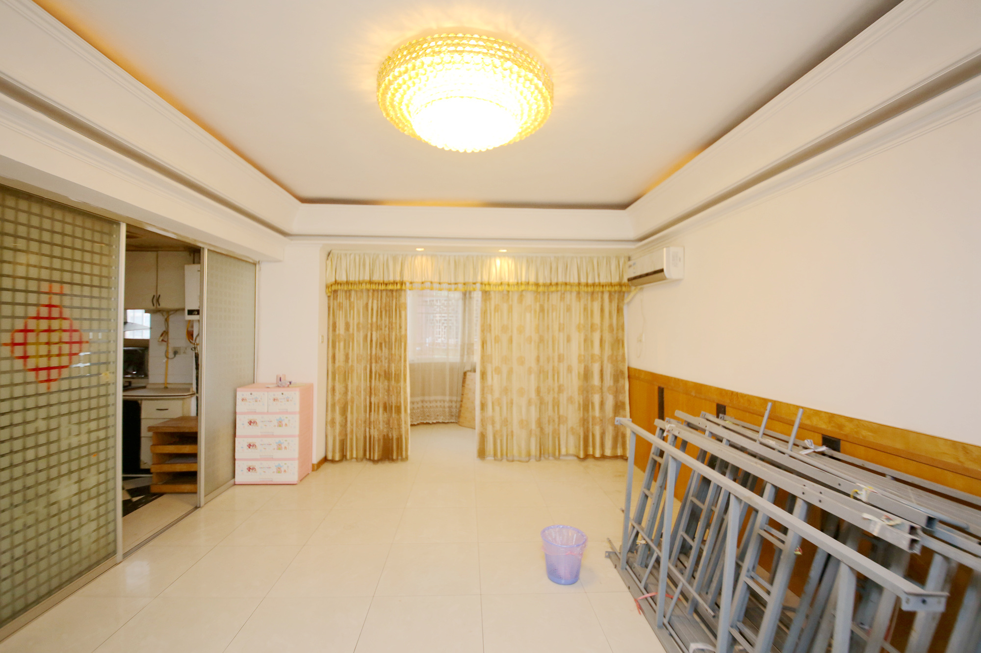 新富城  3室2厅2卫   127.00万客厅