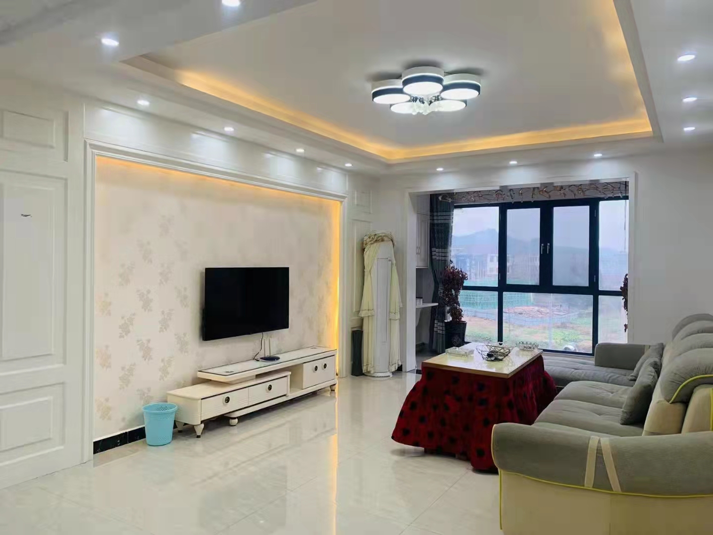 东湖和缘  3室2厅2卫    62.8万 东湖和缘  3室2厅2卫    62.8万客厅