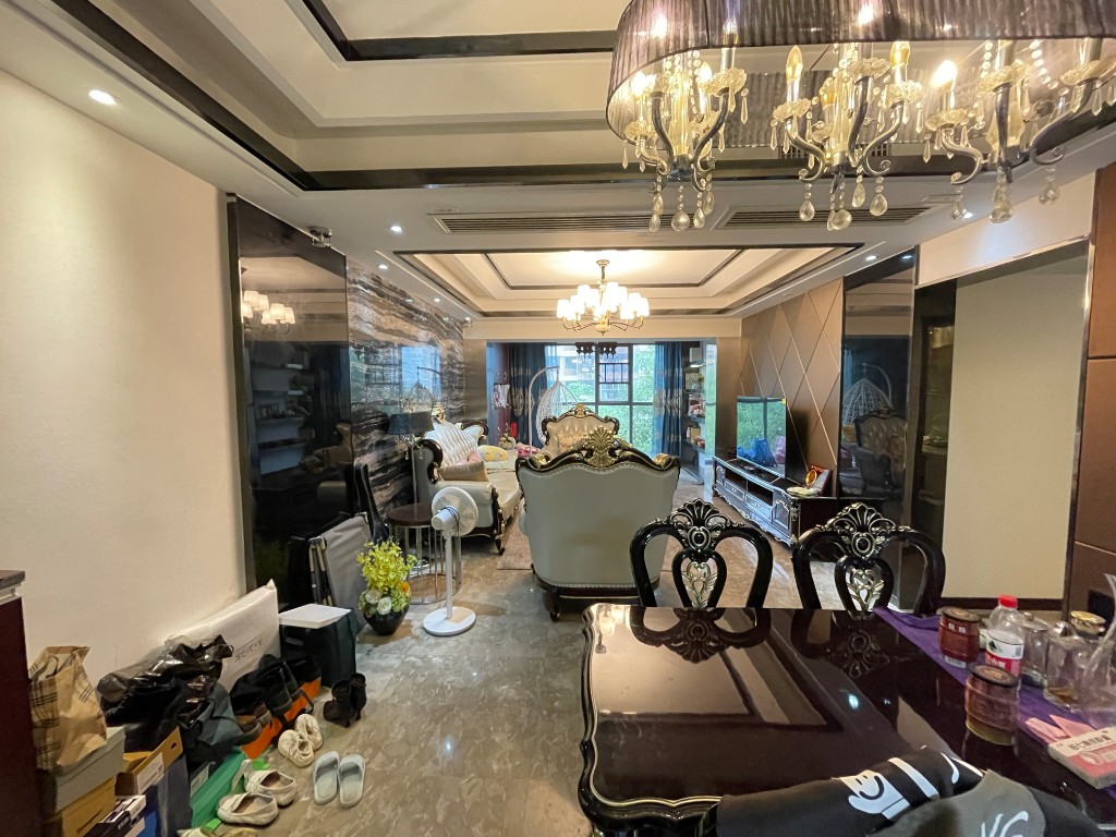 珠江愉景南苑（一、二、三、四期）  4室2厅2卫   100.00万客厅