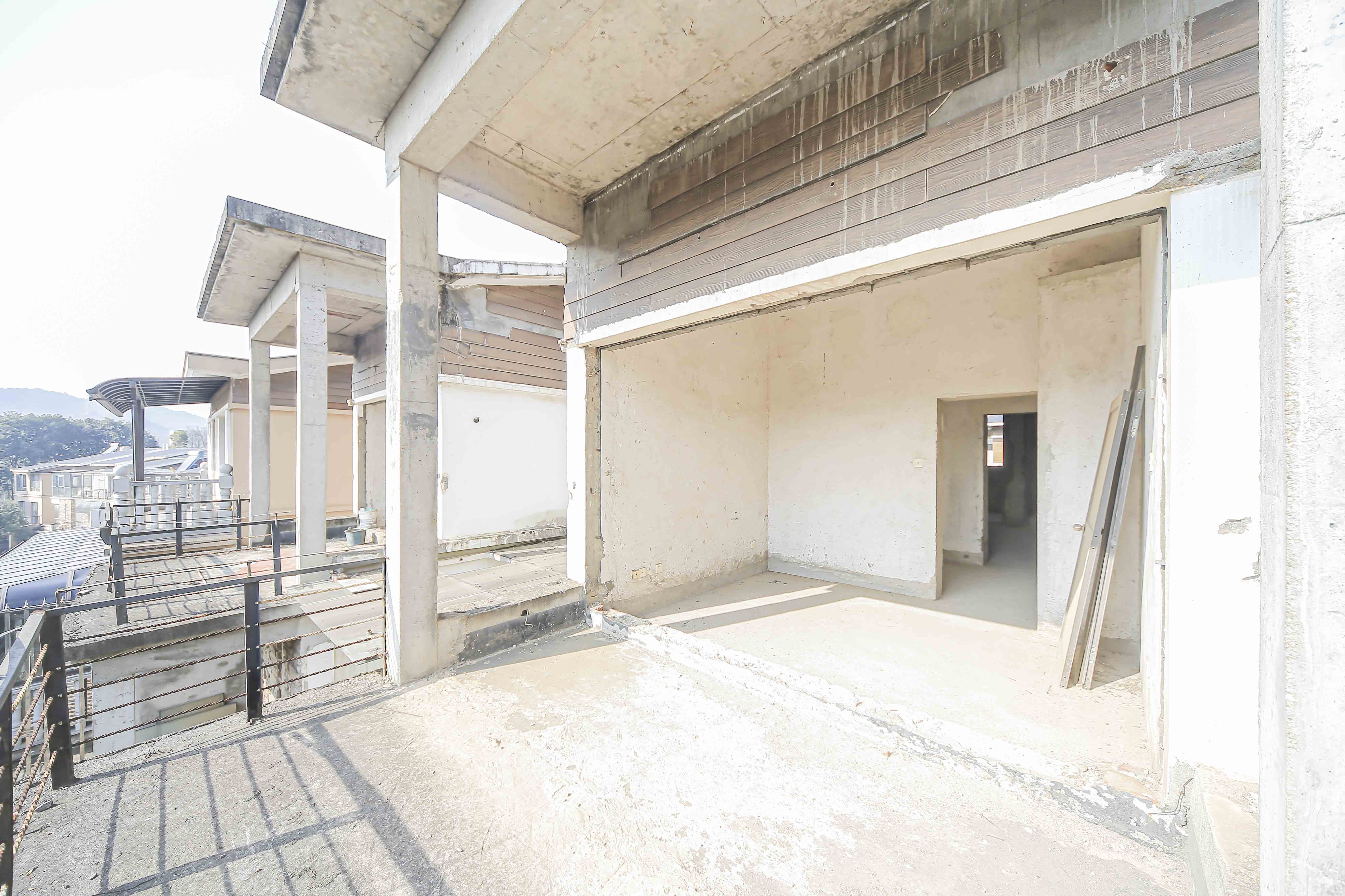 香格里麓山别墅  5室2厅3卫    340.0万客厅