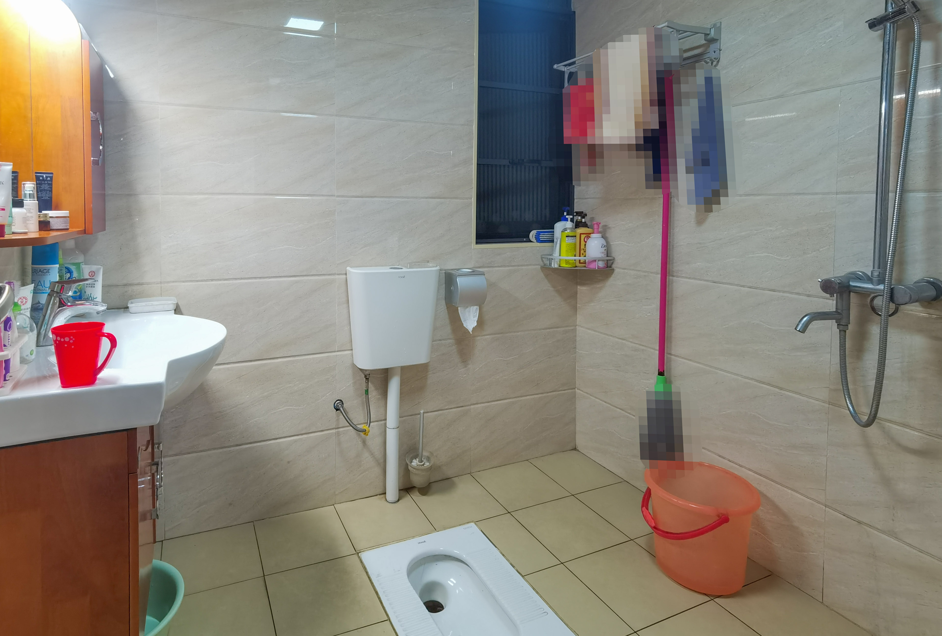 泰山公馆 3室2厅2卫 135.0万 泰山公馆 3室2厅2卫 135.0万客厅