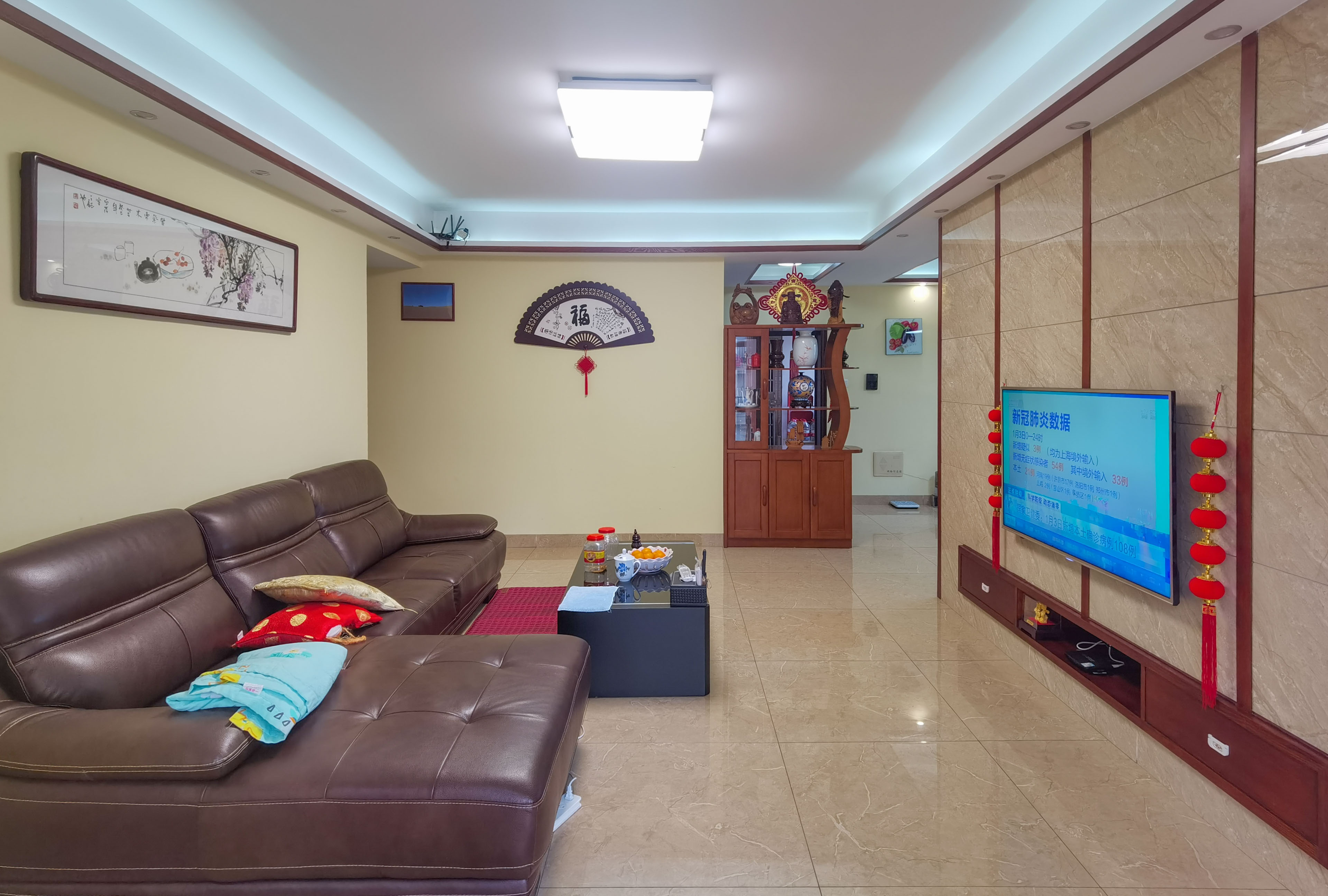 泰山公馆 3室2厅2卫 135.0万 泰山公馆 3室2厅2卫 135.0万客厅