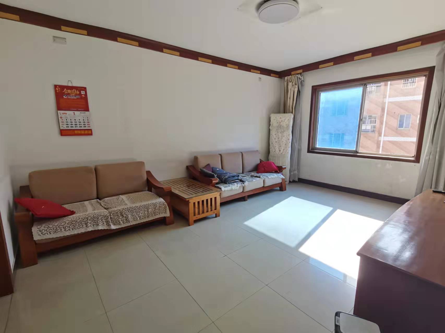 天鹅花园 2室2厅1卫 45.0万 天鹅花园 2室2厅1卫 45.0万客厅