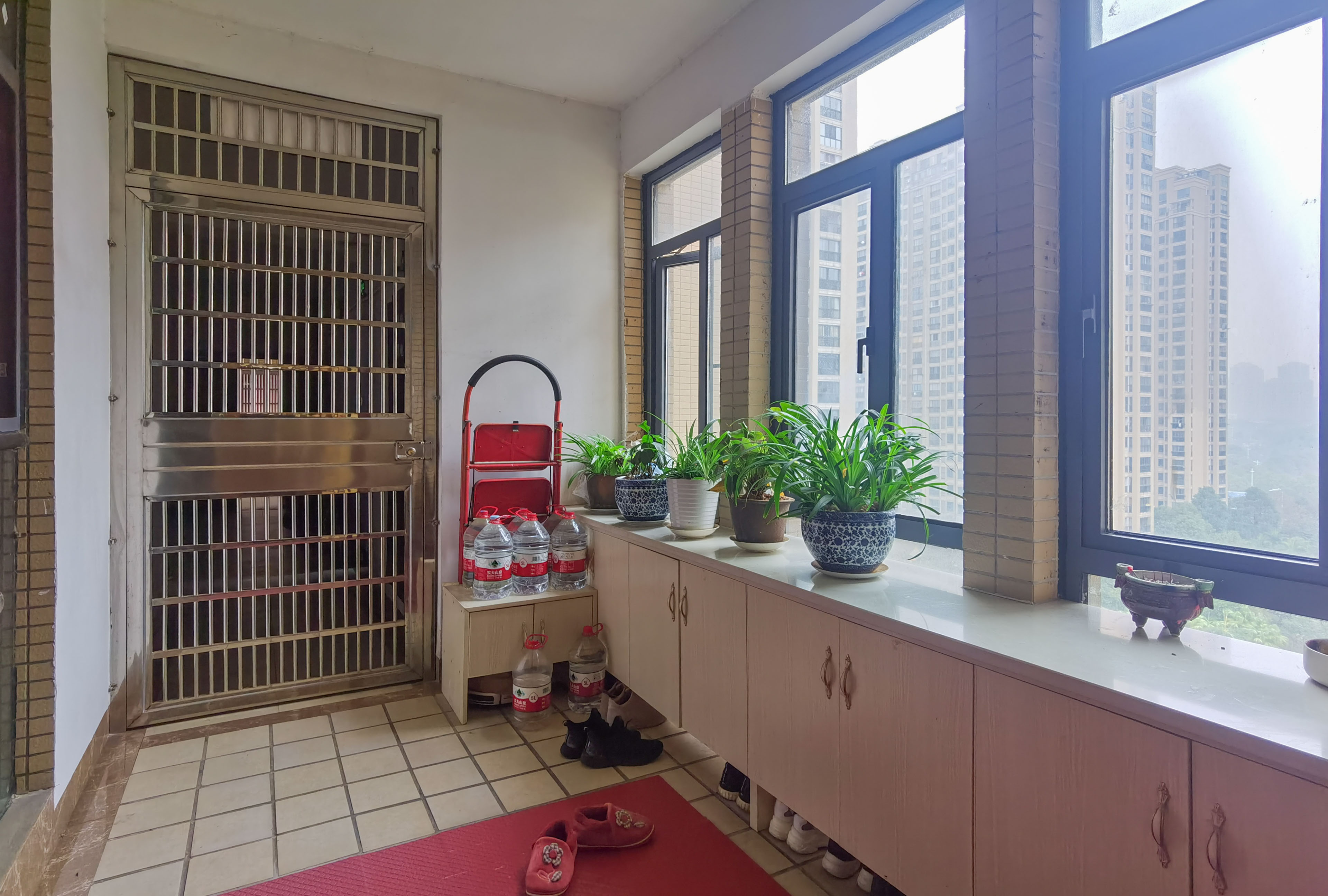 泰山公馆 3室2厅2卫 135.0万 泰山公馆 3室2厅2卫 135.0万客厅