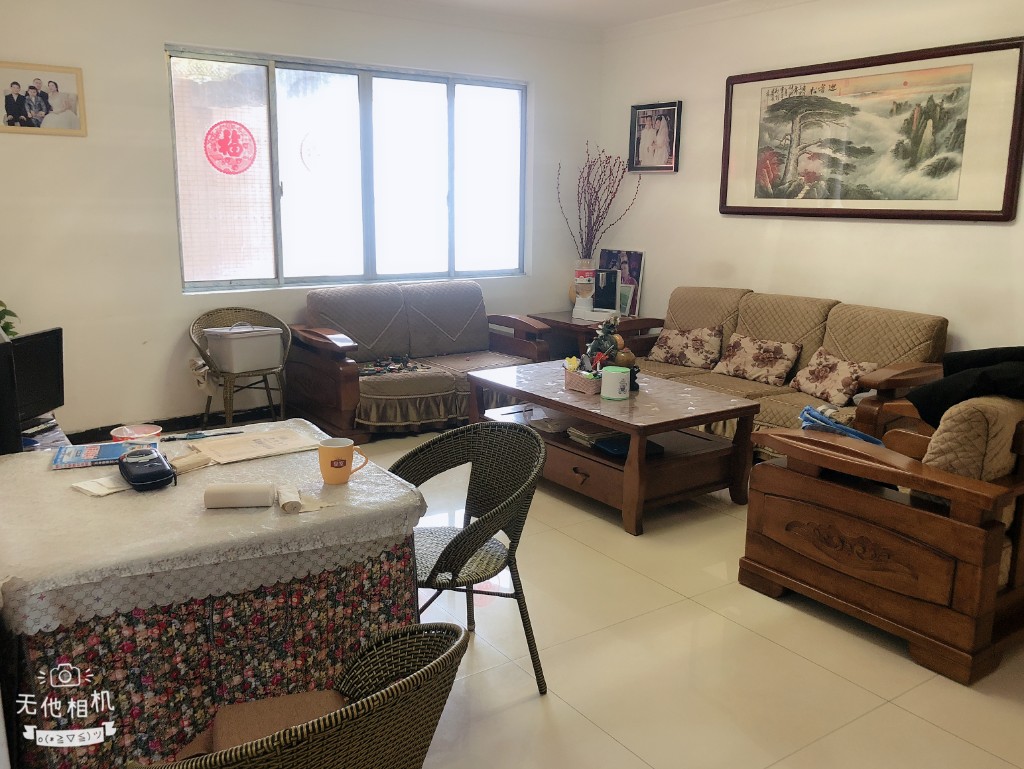 金园小区 4室2厅2卫 108.0万 金园小区 4室2厅2卫 108.0万客厅