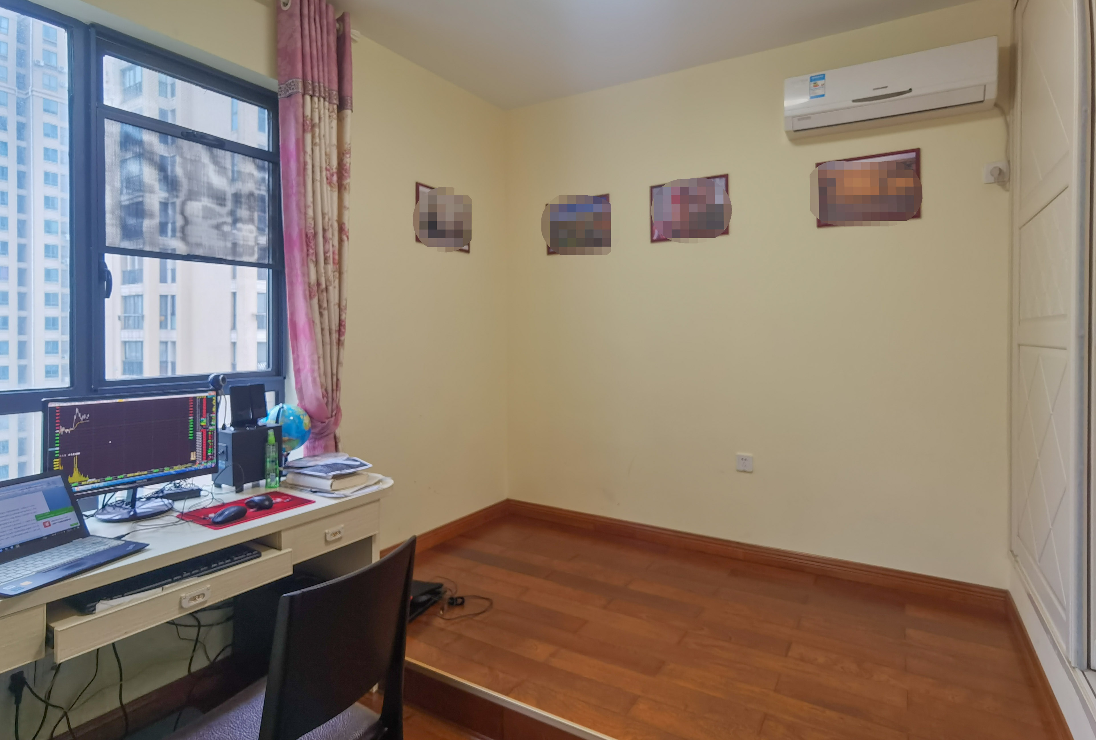 泰山公馆 3室2厅2卫 135.0万 泰山公馆 3室2厅2卫 135.0万客厅