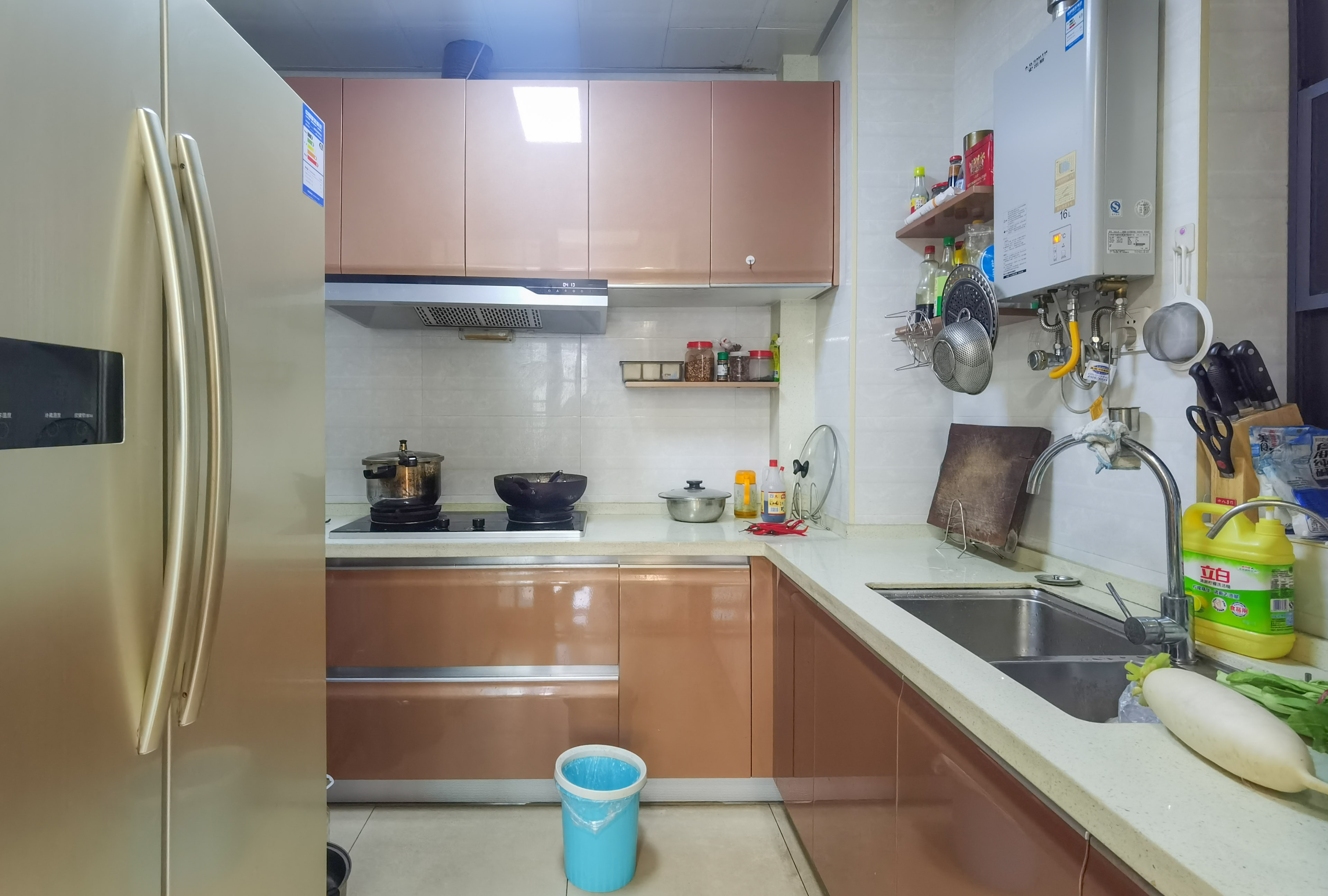 泰山公馆 3室2厅2卫 135.0万 泰山公馆 3室2厅2卫 135.0万客厅