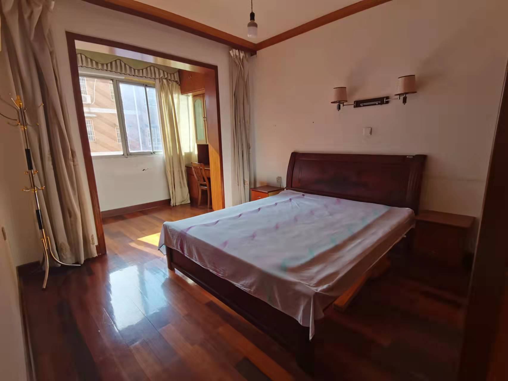 天鹅花园 2室2厅1卫 45.0万 天鹅花园 2室2厅1卫 45.0万客厅