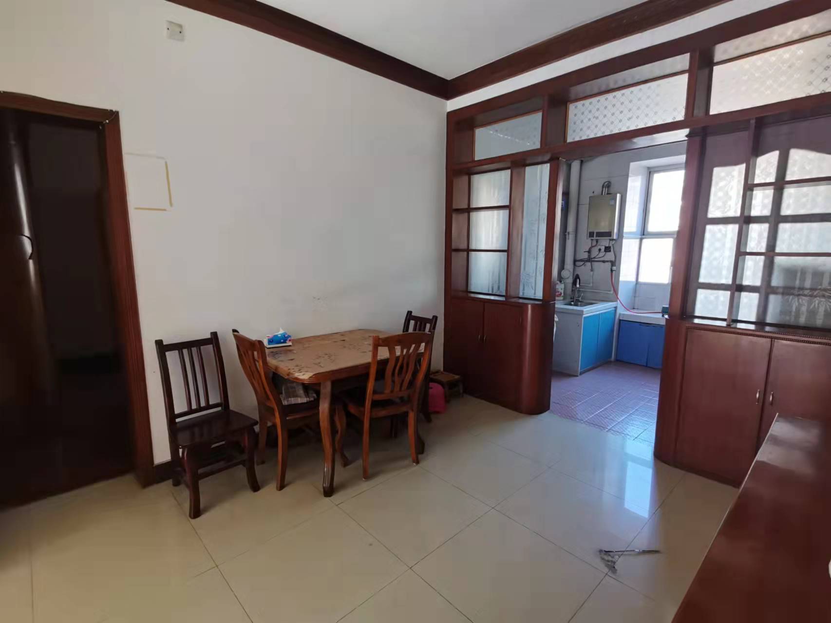 天鹅花园 2室2厅1卫 45.0万 天鹅花园 2室2厅1卫 45.0万客厅