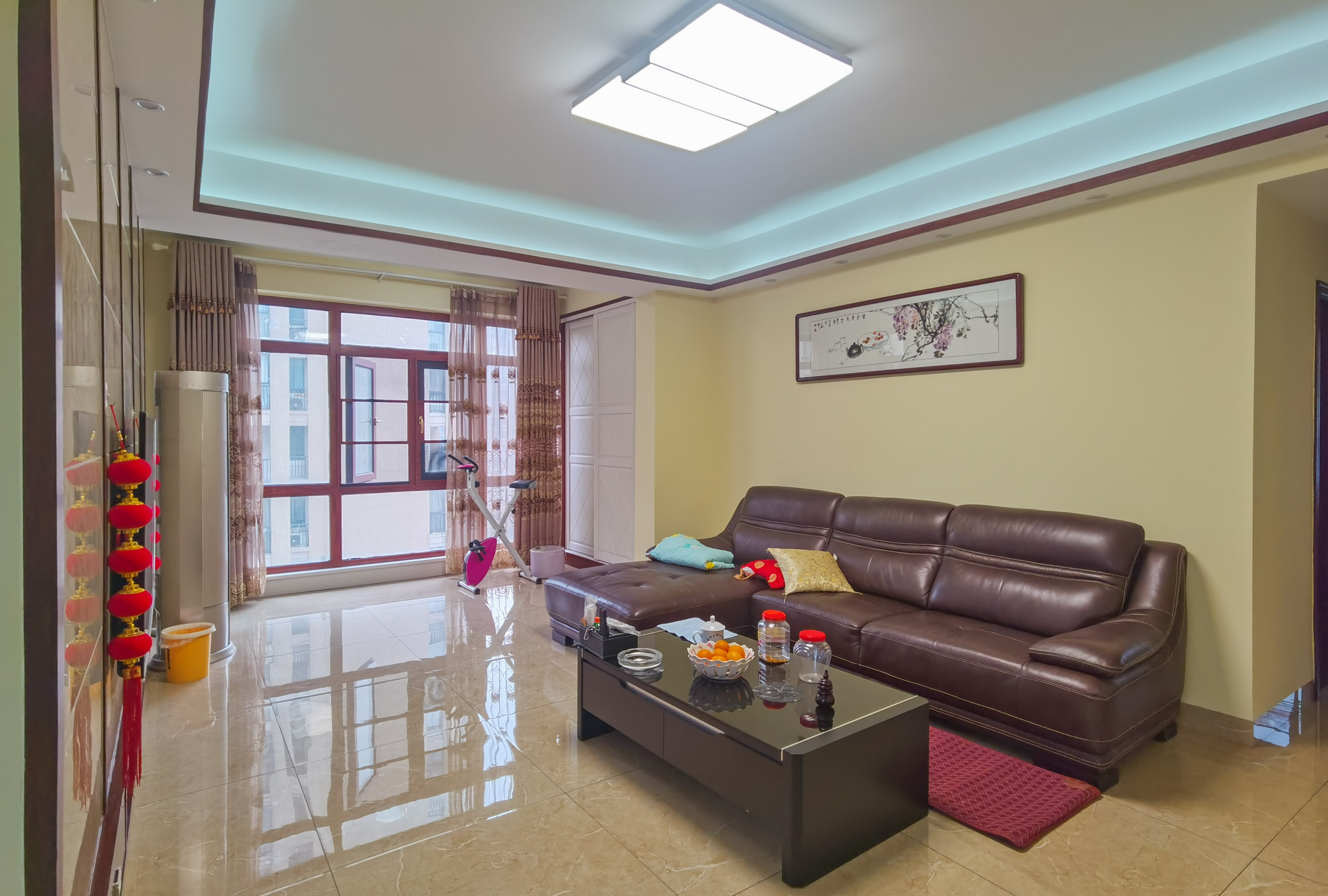 泰山公馆 3室2厅2卫 135.0万 泰山公馆 3室2厅2卫 135.0万客厅