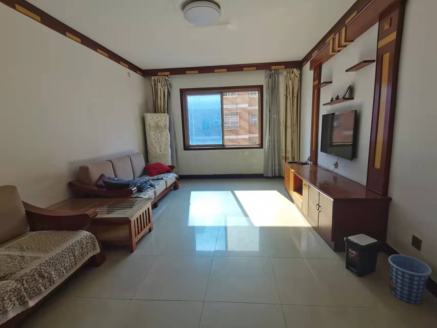 天鹅花园 2室2厅1卫 45.0万 天鹅花园 2室2厅1卫 45.0万客厅