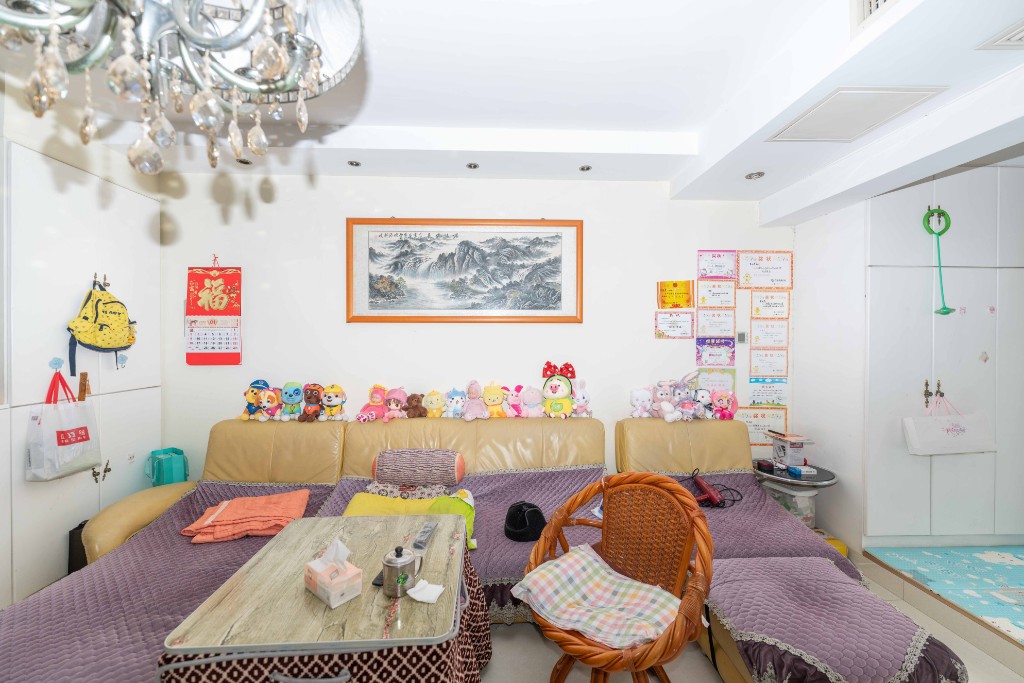 鑫天山水洲城  4室2厅2卫    155.0万客厅