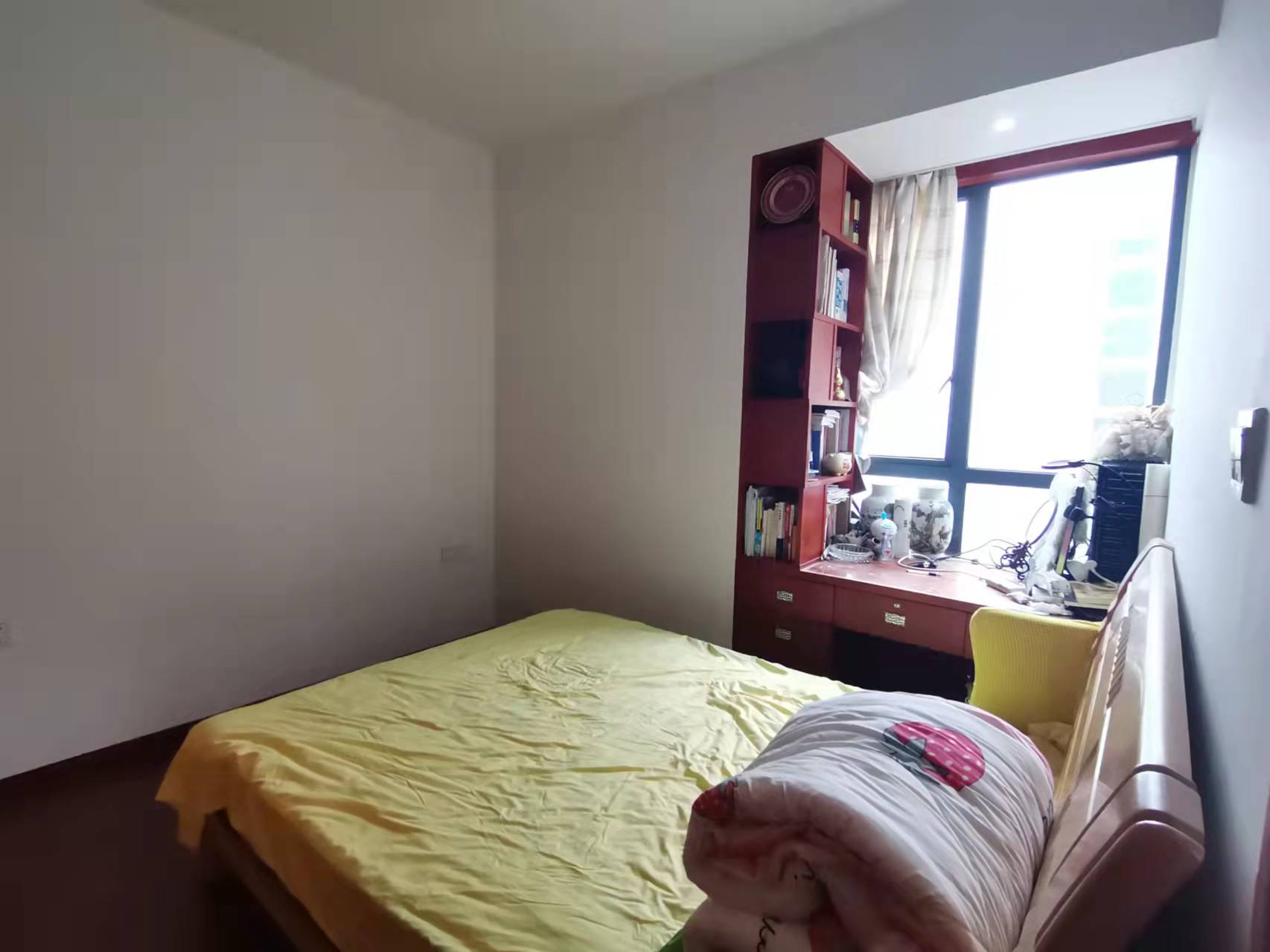 泰山公馆 3室2厅2卫 89.8万 泰山公馆 3室2厅2卫 89.8万客厅