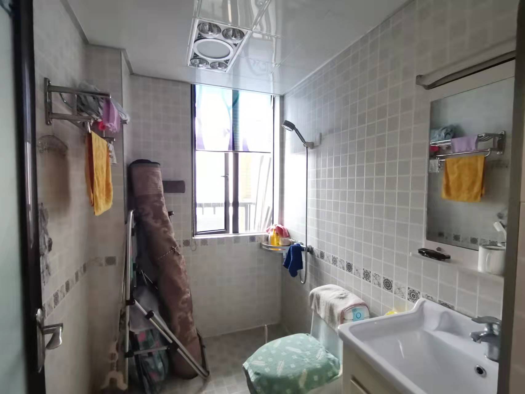 泰山公馆 3室2厅2卫 89.8万 泰山公馆 3室2厅2卫 89.8万客厅