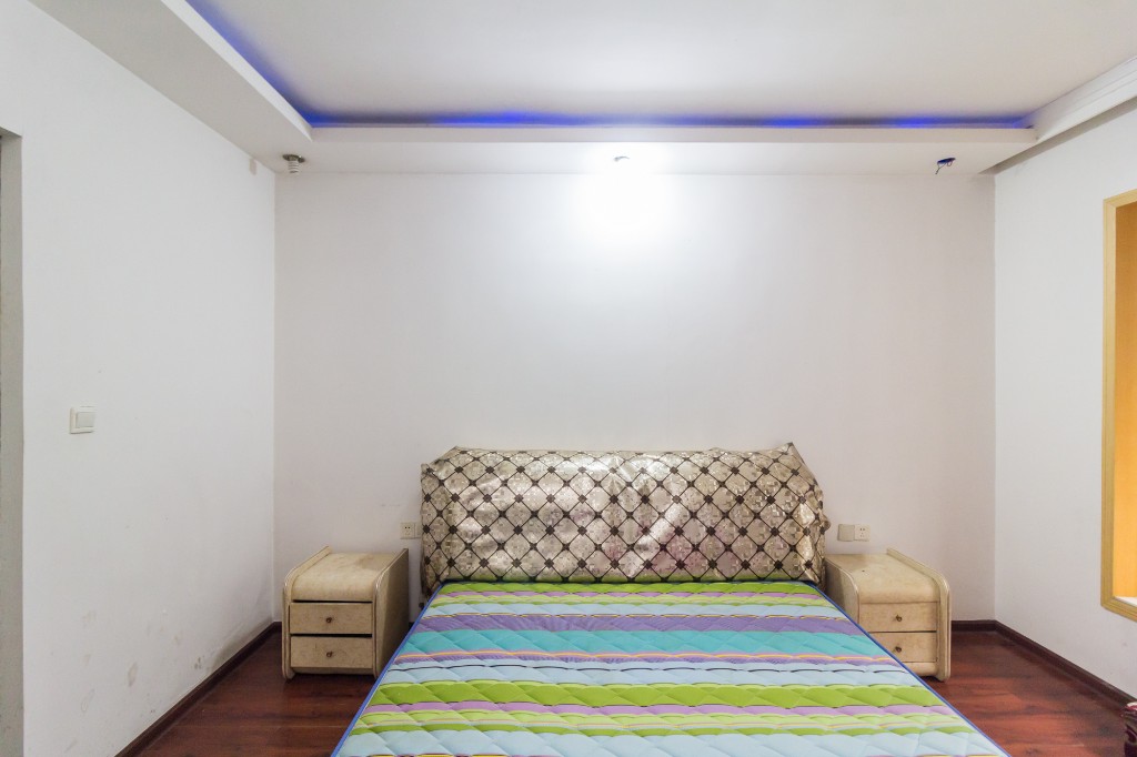 博雅湘水湾  3室2厅2卫    78.0万 博雅湘水湾  3室2厅2卫    78.0万卧室