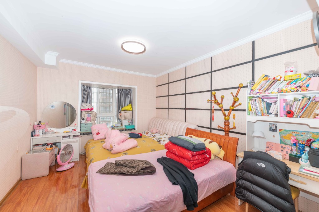 鑫天山水洲城  4室2厅2卫    155.0万卧室