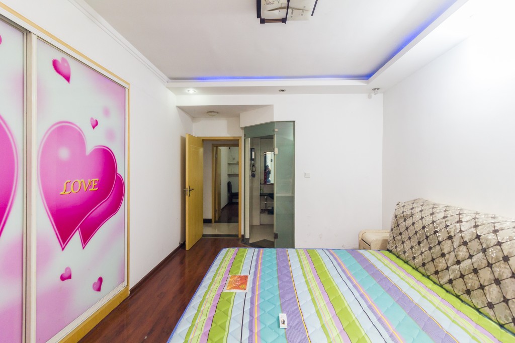 博雅湘水湾  3室2厅2卫    78.0万 博雅湘水湾  3室2厅2卫    78.0万卧室