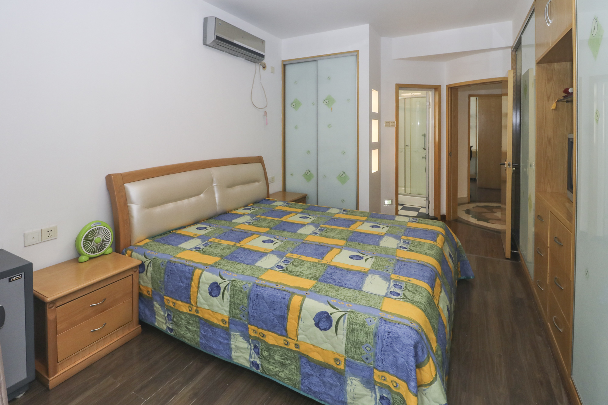 枫树园 3室2厅2卫 120.0万 枫树园 3室2厅2卫 120.0万卧室