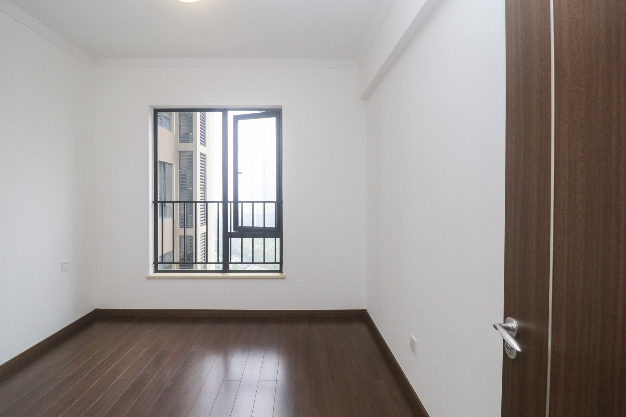 万科里金域国际  3室2厅2卫    246.0万卧室