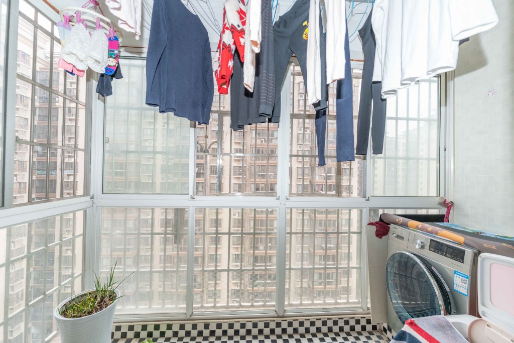 鑫天山水洲城  4室2厅2卫    155.0万阳台