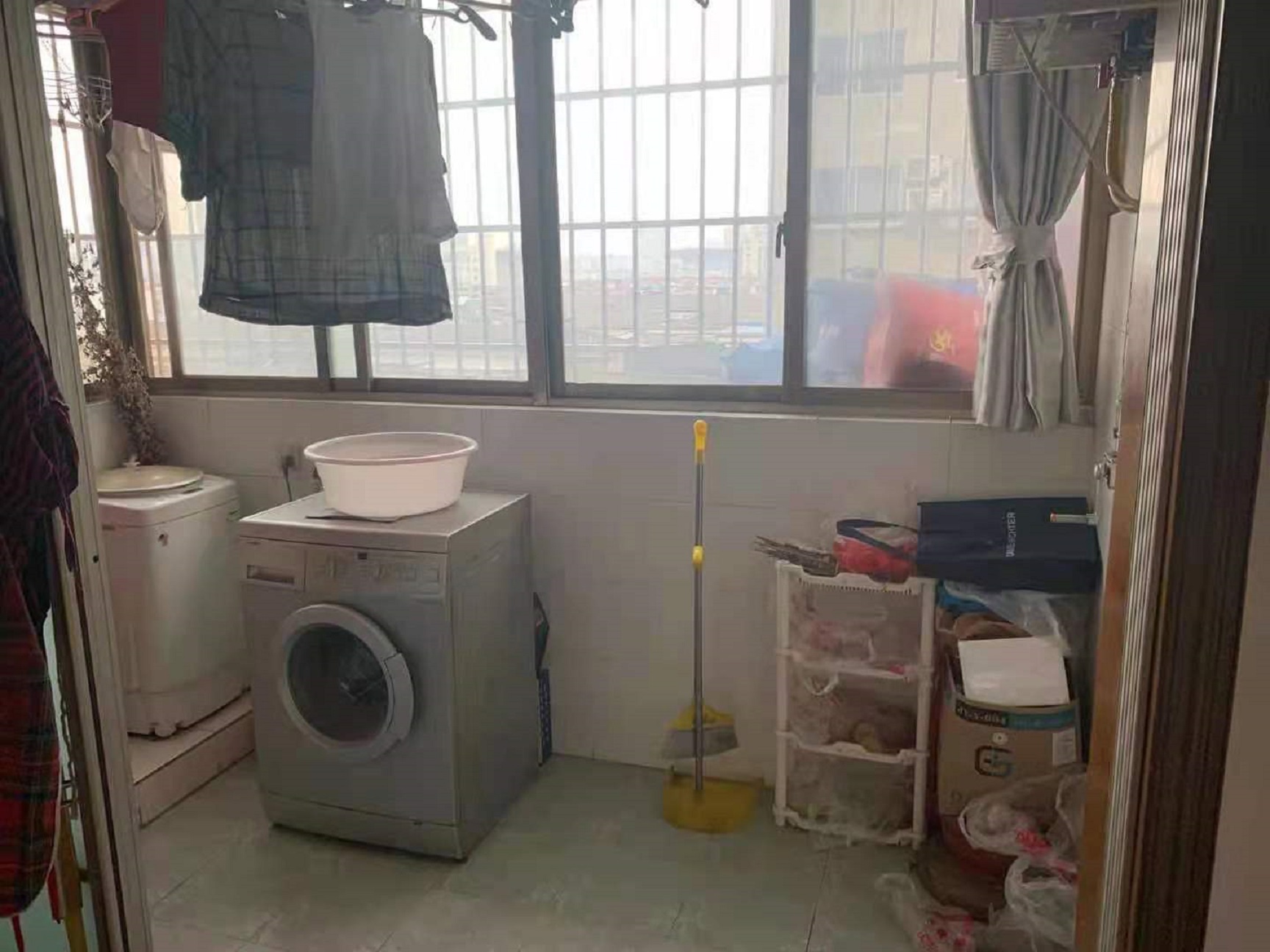 利江花园 4室2厅2卫 95.0万 利江花园 4室2厅2卫 95.0万客厅