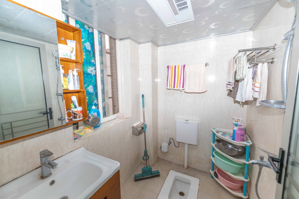 鑫天山水洲城  4室2厅2卫    155.0万卫生间