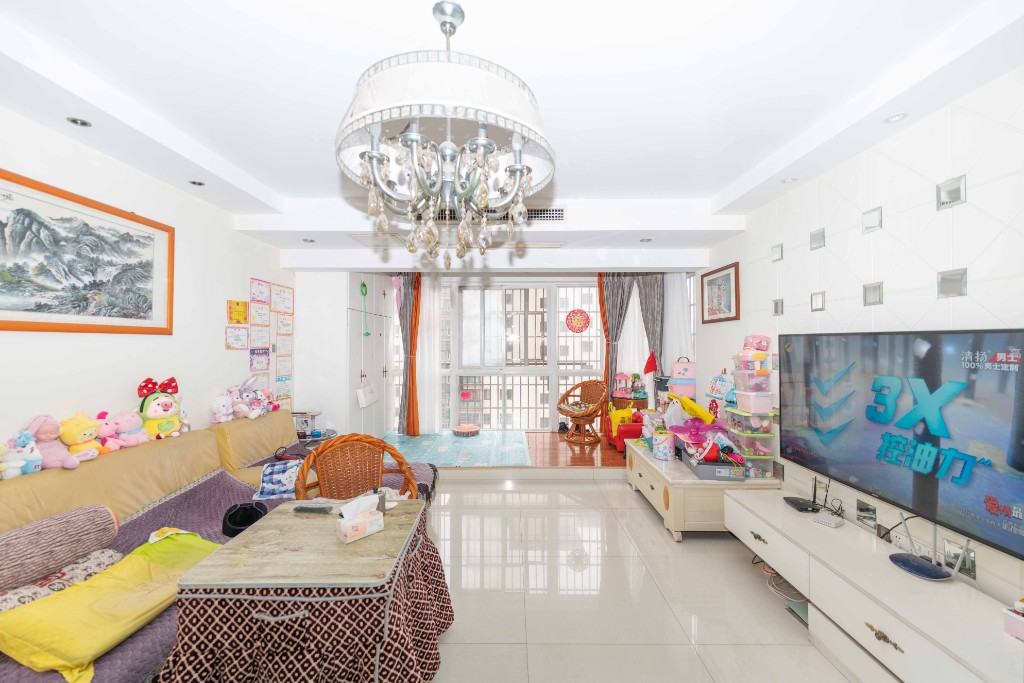 鑫天山水洲城  4室2厅2卫    155.0万客厅