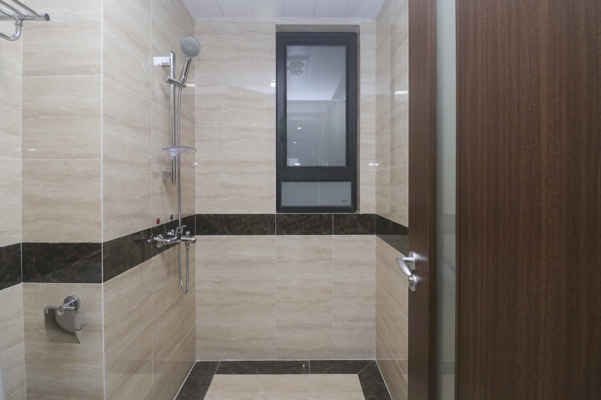 万科里金域国际  3室2厅2卫    246.0万卫生间