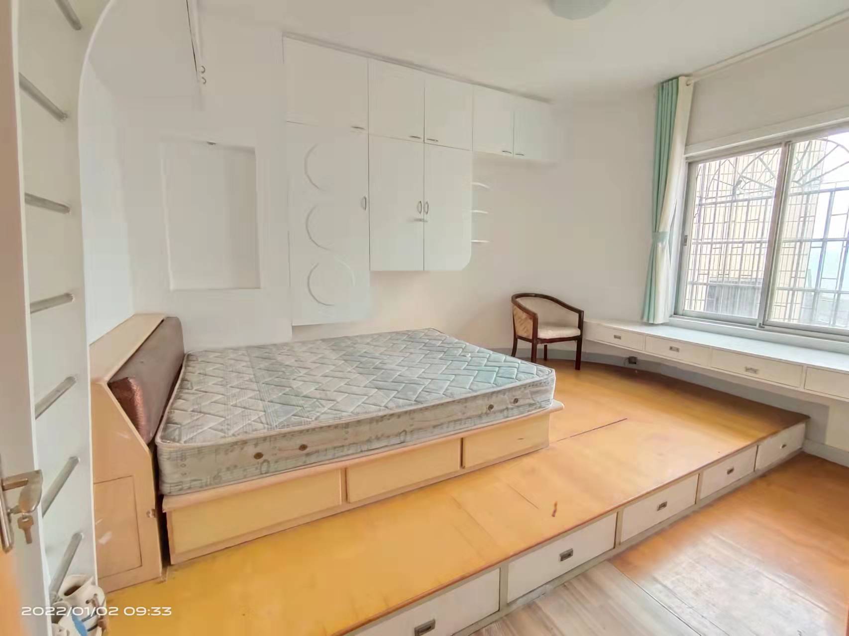 银丰大厦 3室2厅1卫 66.0万 银丰大厦 3室2厅1卫 66.0万客厅