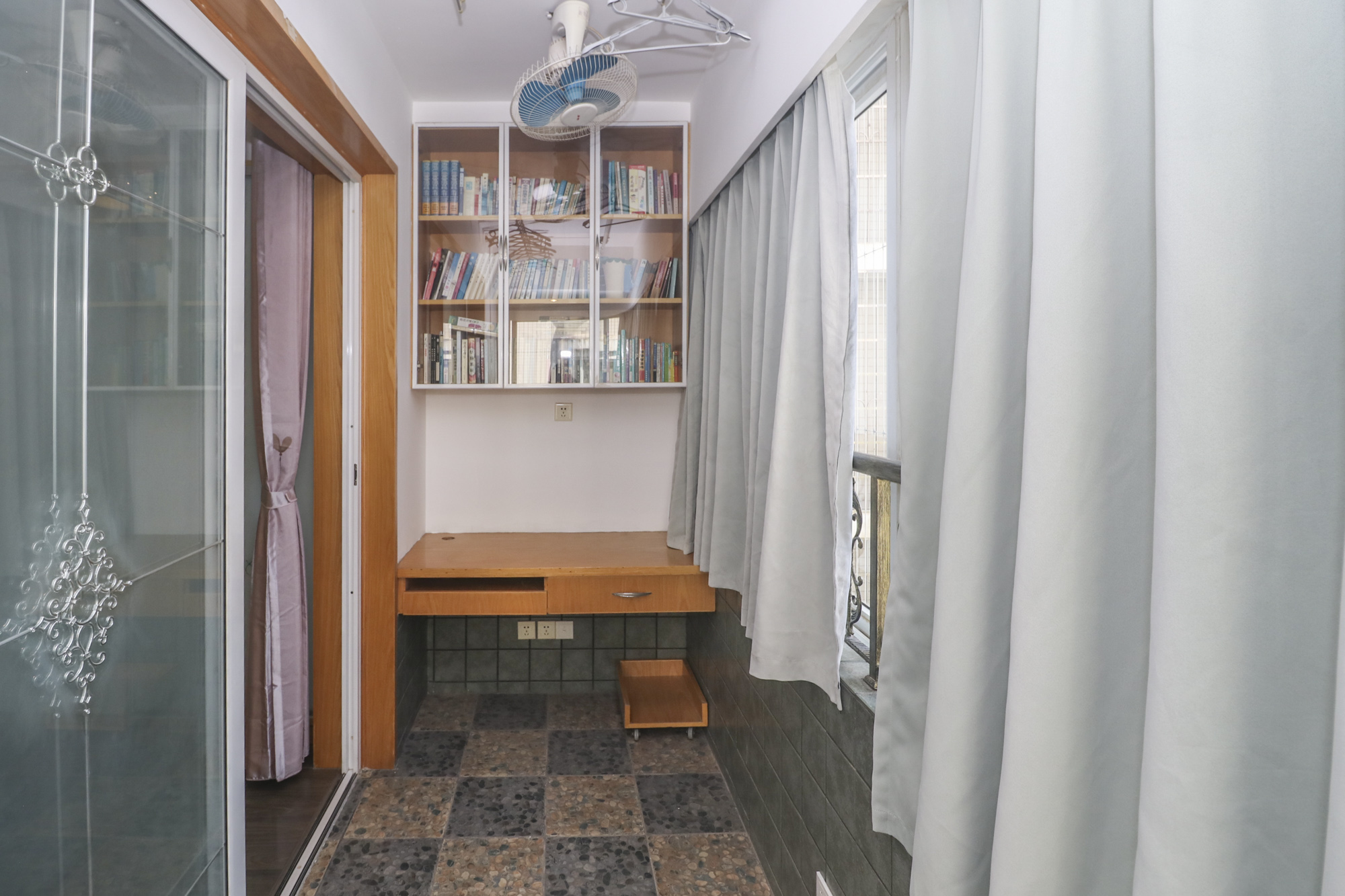 枫树园  3室2厅2卫   126.00万阳台