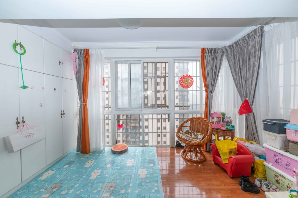 鑫天山水洲城  4室2厅2卫    155.0万阳台