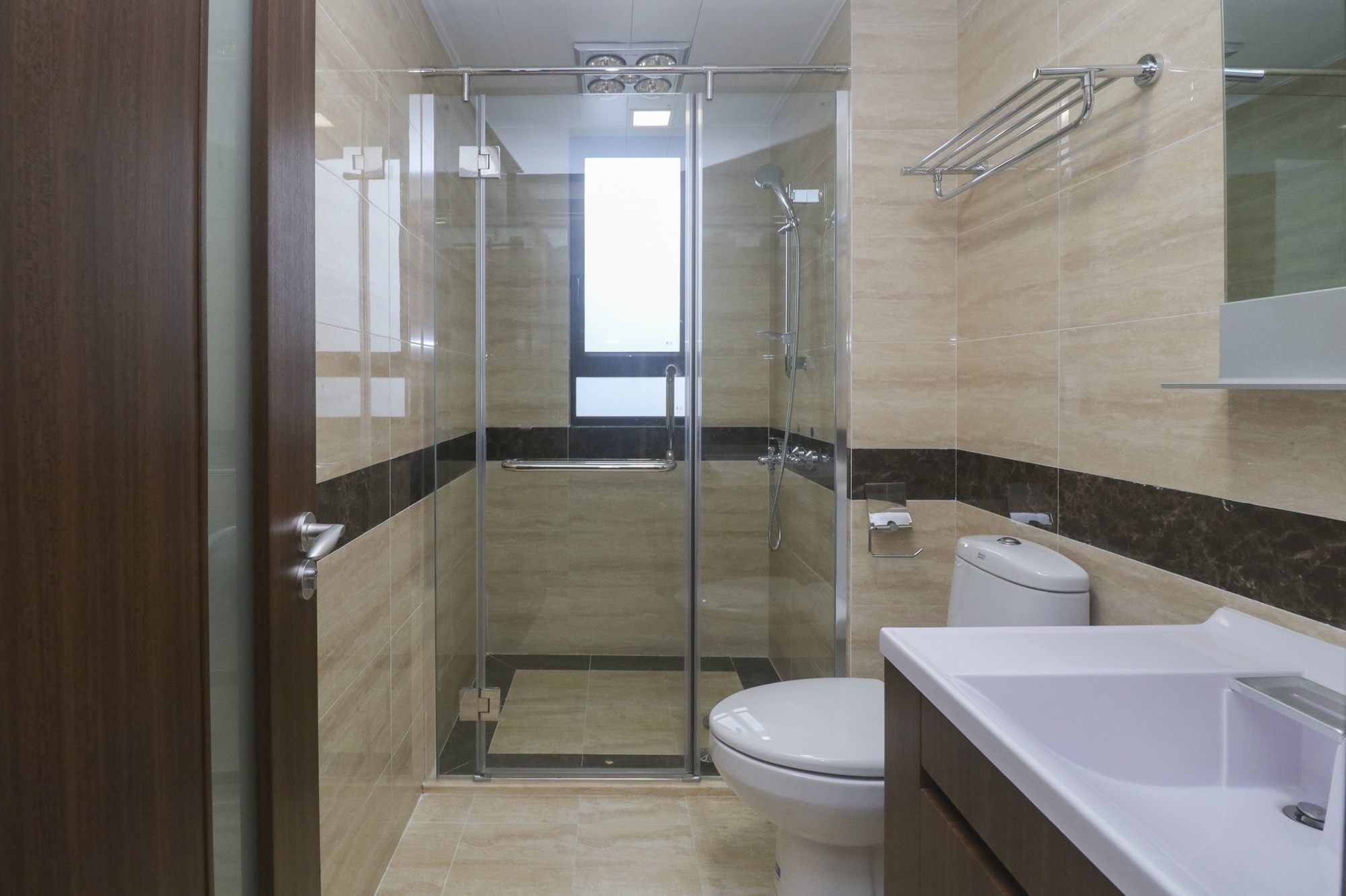 万科里金域国际  3室2厅2卫    246.0万卫生间