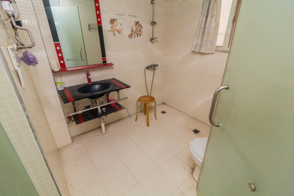 博雅湘水湾  3室2厅2卫    78.0万 博雅湘水湾  3室2厅2卫    78.0万卫生间