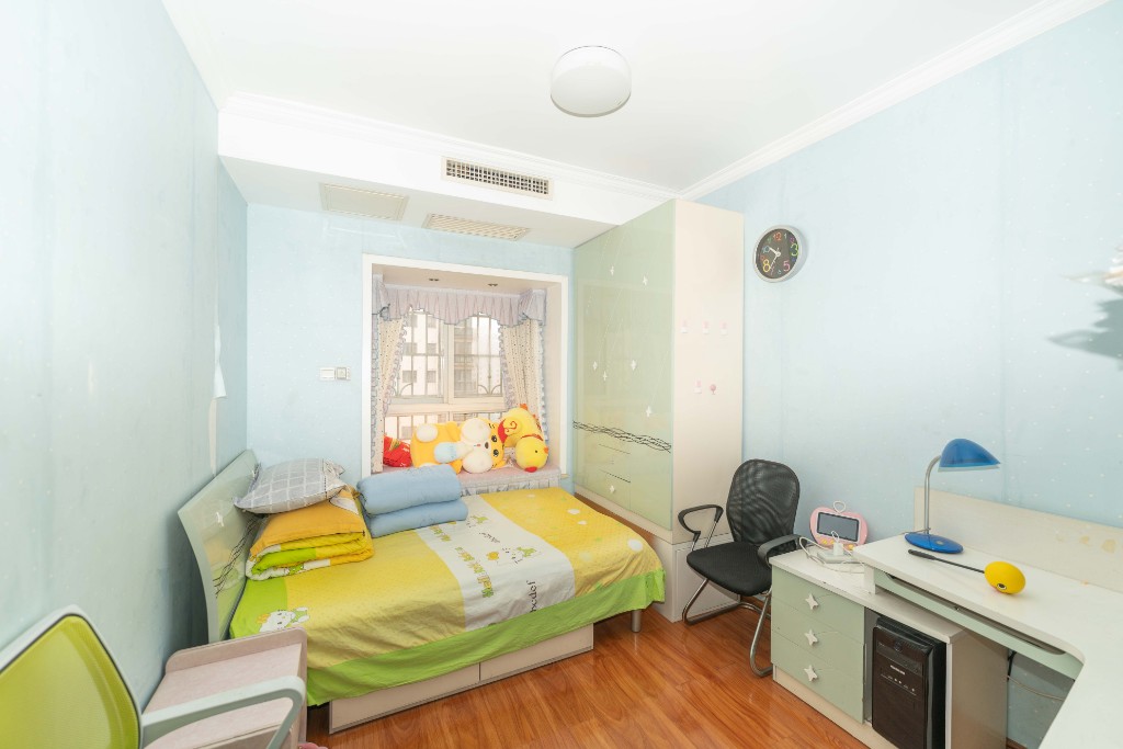 鑫天山水洲城  4室2厅2卫    155.0万卧室