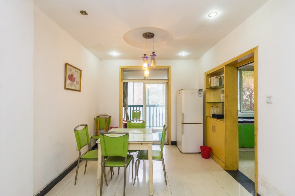 博雅湘水湾  3室2厅2卫    78.0万 博雅湘水湾  3室2厅2卫    78.0万客厅