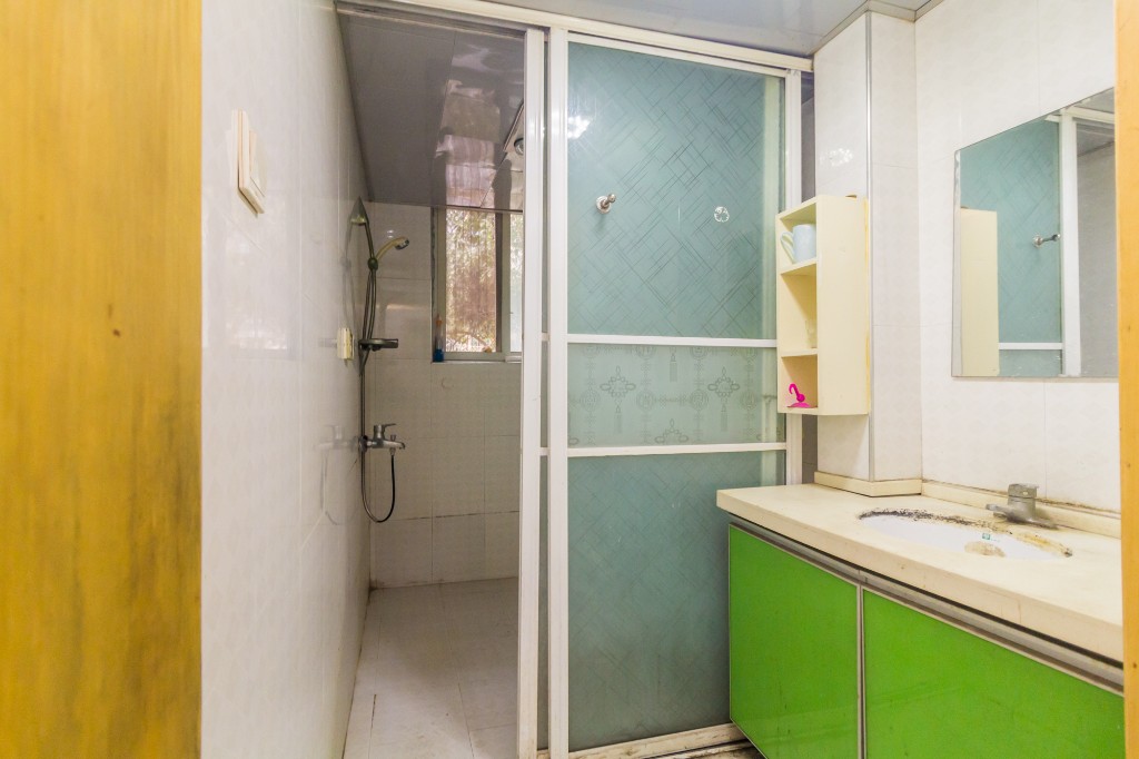 博雅湘水湾  3室2厅2卫    78.0万 博雅湘水湾  3室2厅2卫    78.0万卫生间