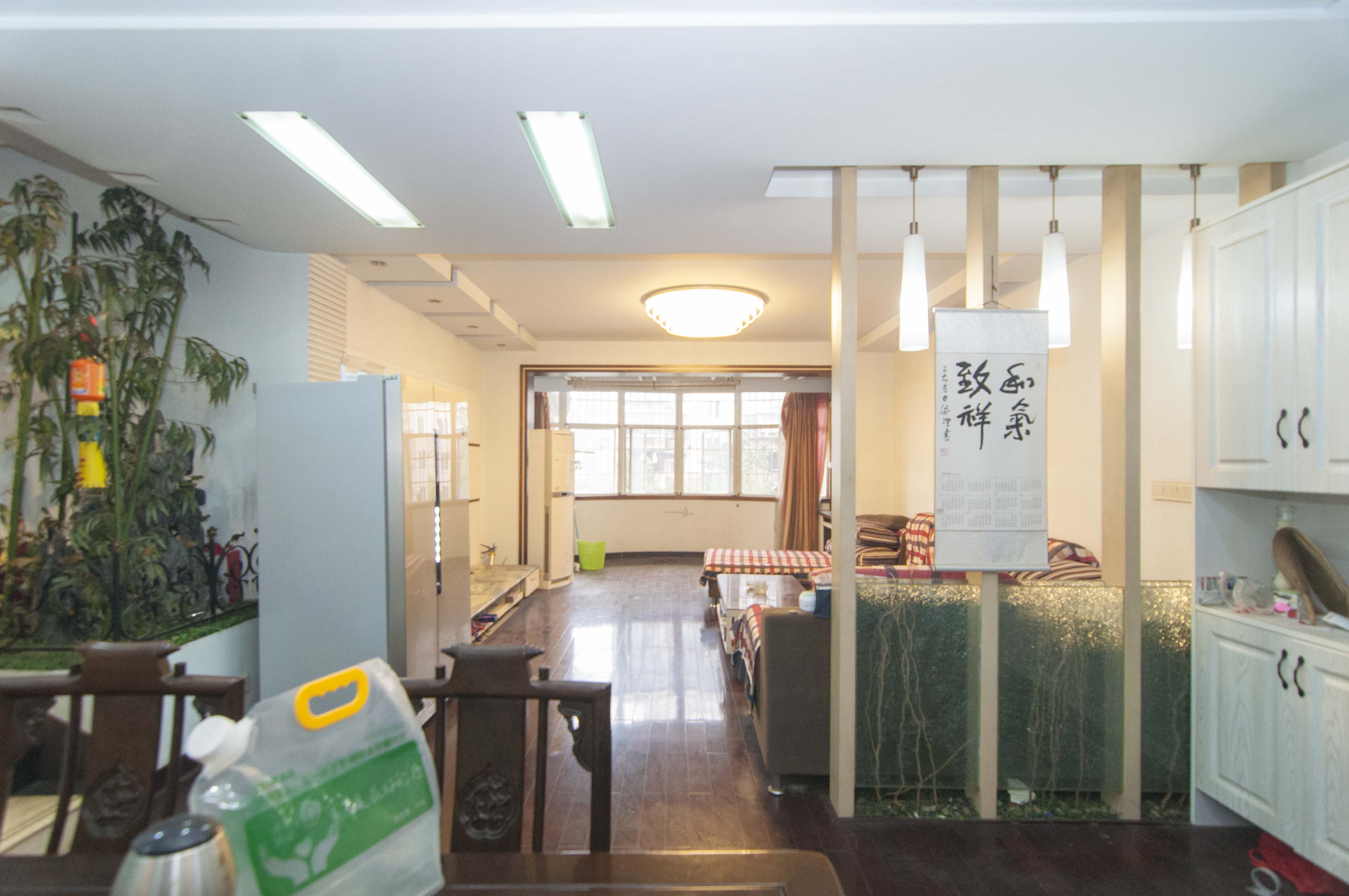 爱地林苑  4室2厅2卫    124.5万客厅