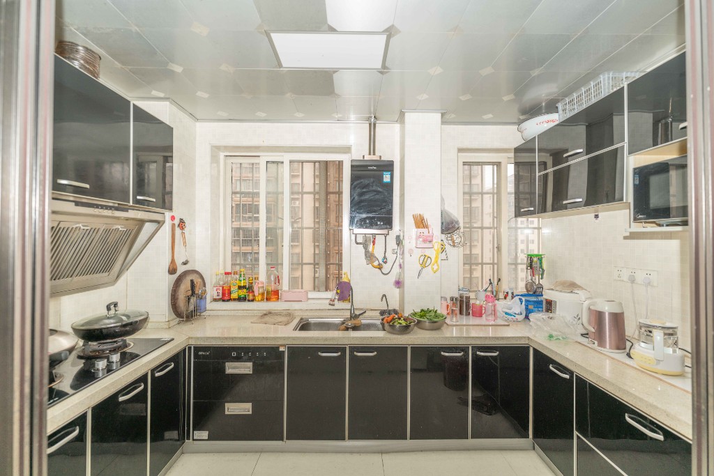 鑫天山水洲城  4室2厅2卫    155.0万厨房