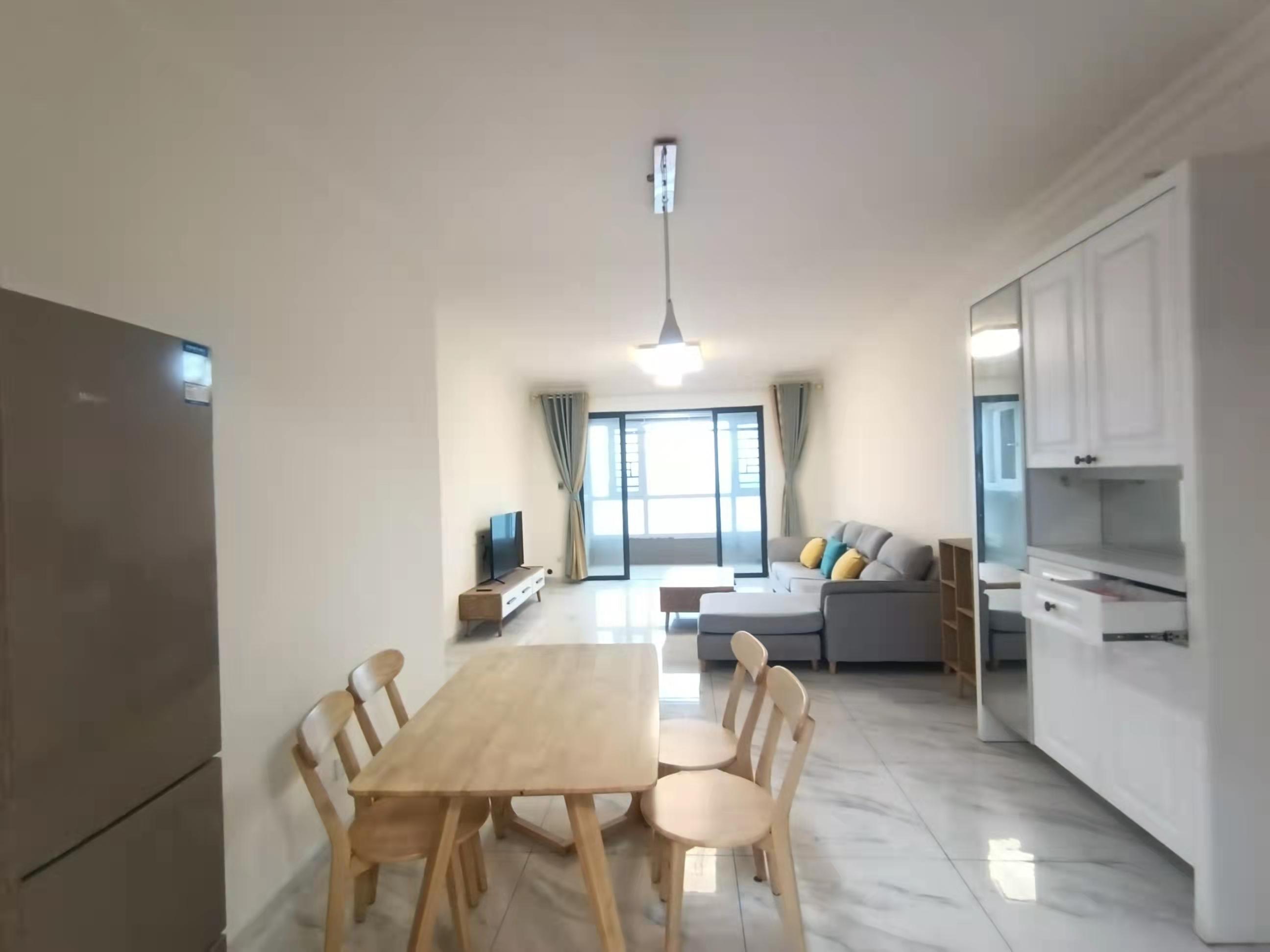 华耀碧桂园十里江湾嘉誉  4室2厅2卫    2200.0元/月 华耀碧桂园十里江湾嘉誉  4室2厅2卫    2200.0元/月